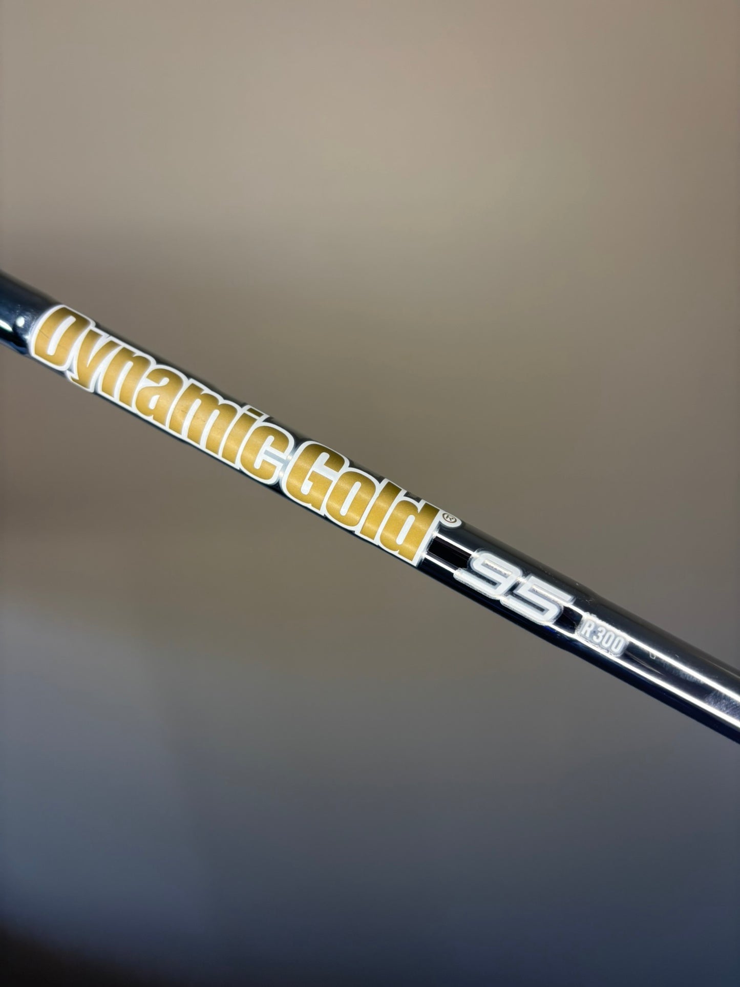 Mizuno JPX 923 Hot Metal 7-Iron DG 95 R300 Regular Flex 37″ MINT