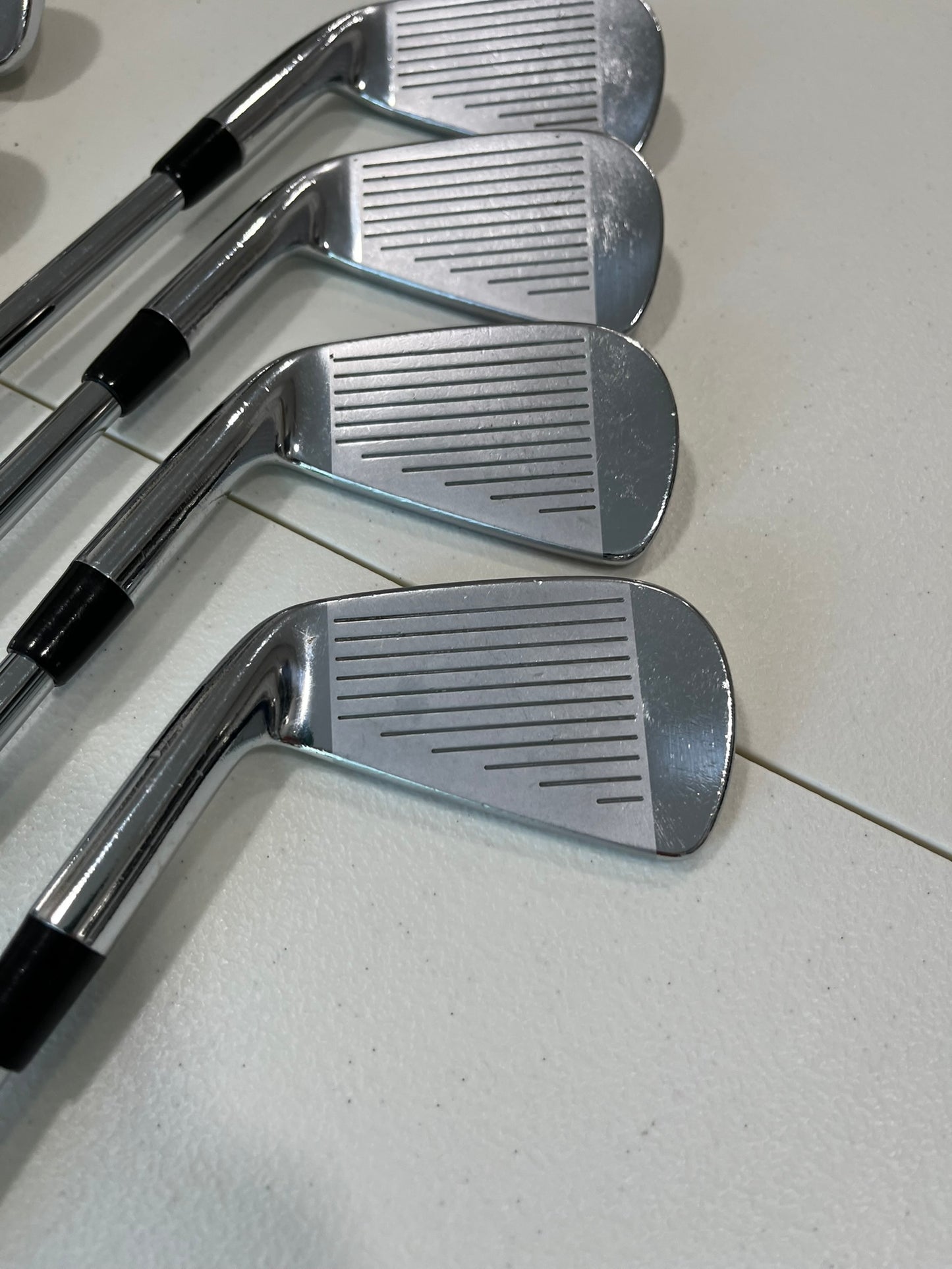 Photo of Titleist 690 CB Forged Iron Set Stiff Flex Dg S300