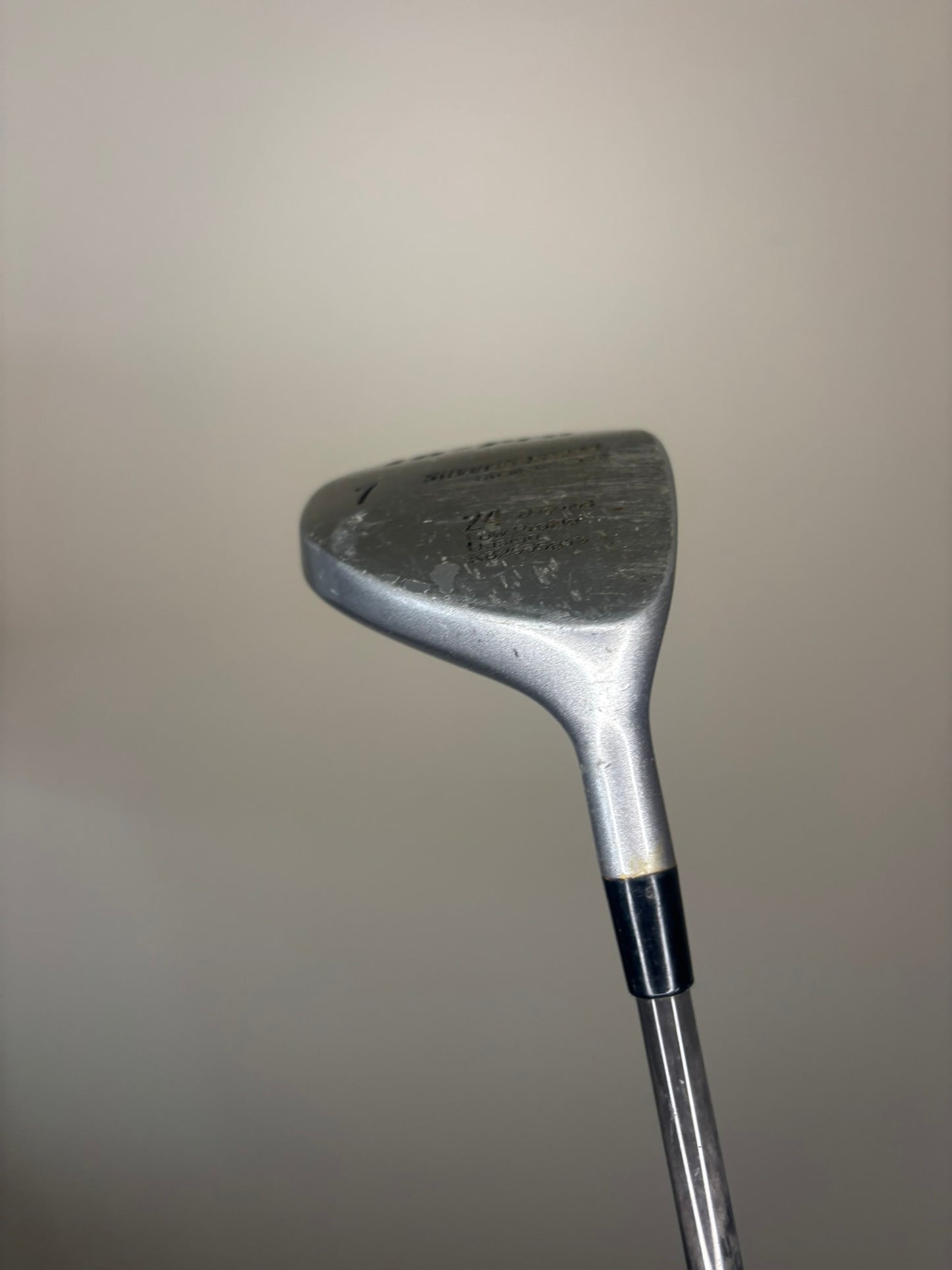 Lo-Pro Silver Diamond 7-Wood 24° Oracle Graphite Regular Flex 42″ Grip WORN