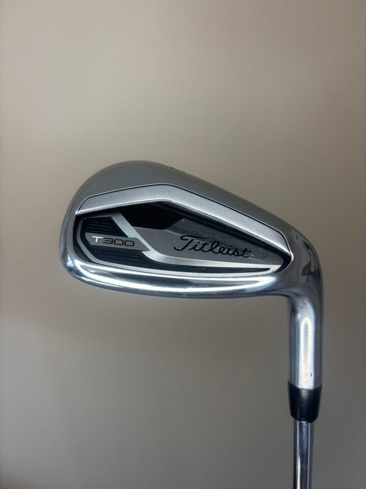 Photo of Titleist 2021 T300 Gap Wedge 48° Regular Flex Amt Red R300