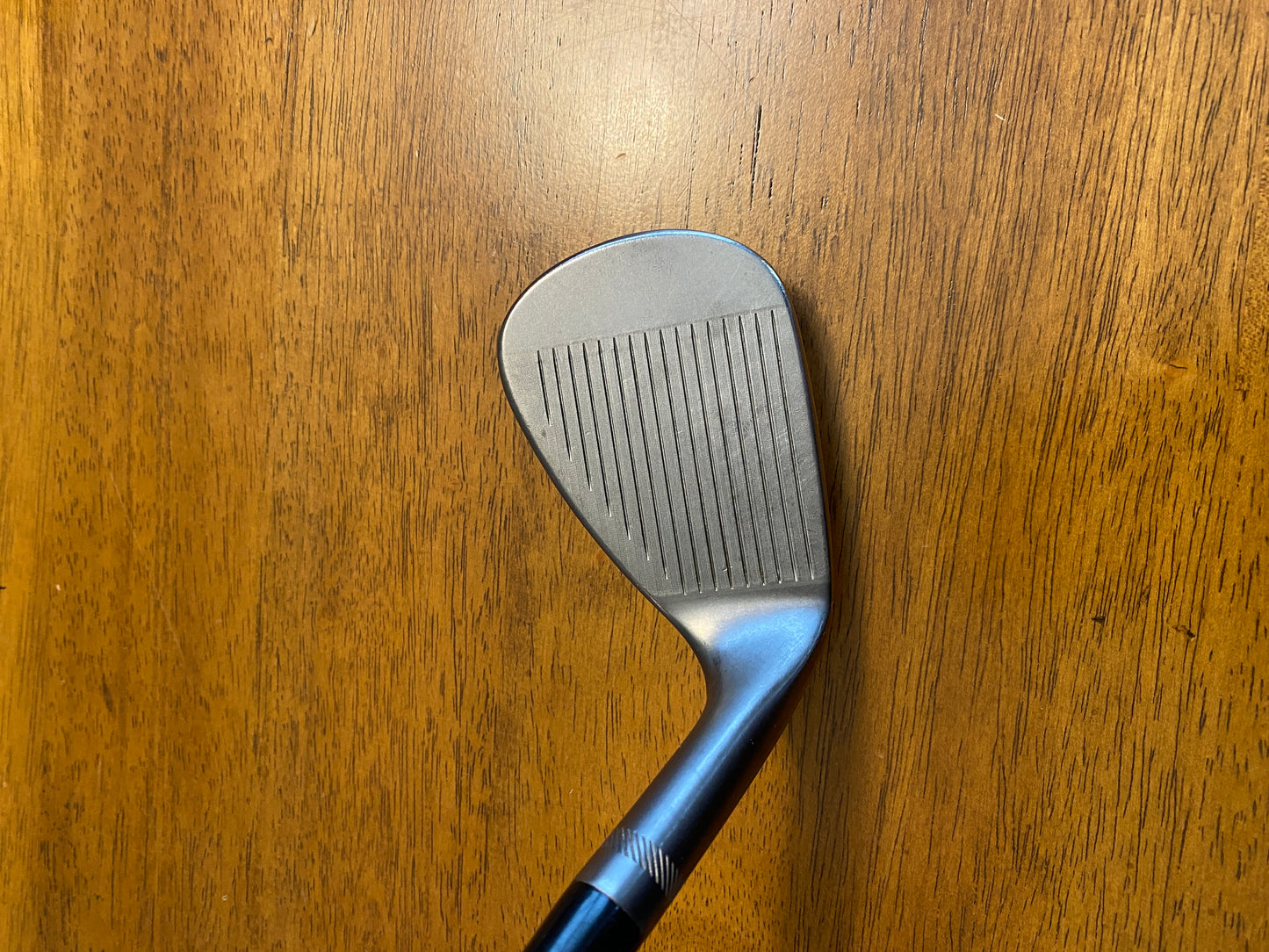 Titleist Vokey SM10.F Nickel Wedge 50° / 8 AMT White Extra Stiff Lefty 36.25″