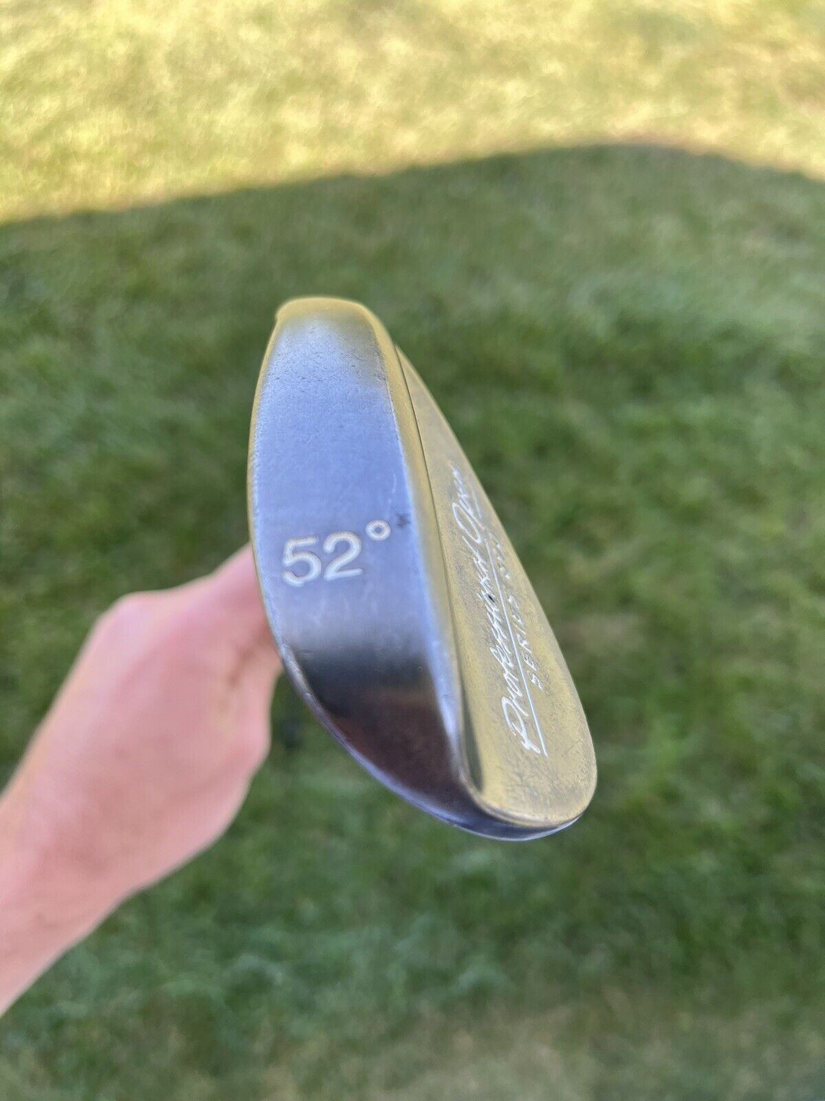 NICE Professional Open Series 690 Gap Wedge 52/10 Black Wedge Flex Steel