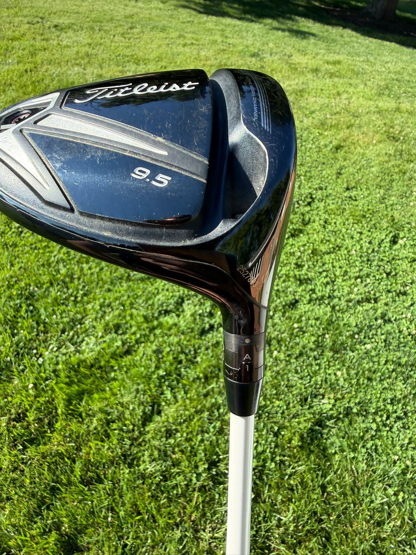 Titleist 915 D2 Driver 9.5° Rogue 110 MSI Extra Stiff Flex 43.75" +HC NICE