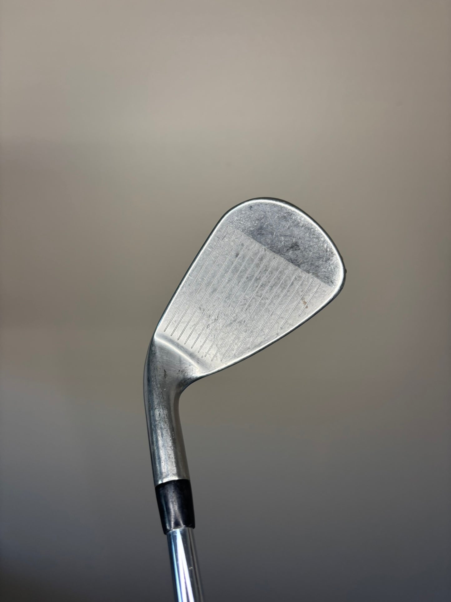 Titleist 718 AP1 Gap Wedge 48° AMT Tour White X100 Extra Stiff Flex 35.5″ NICE