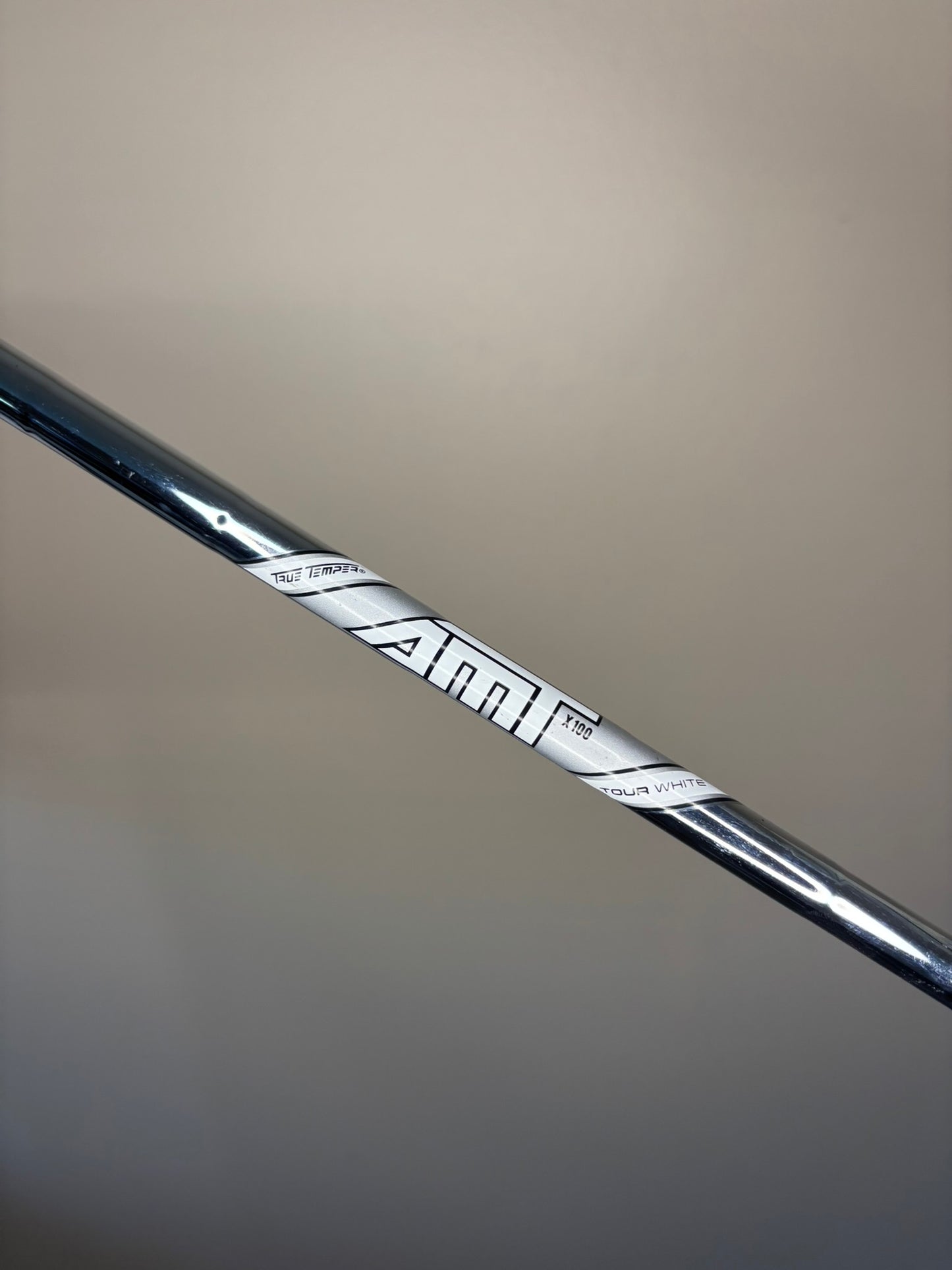 Titleist 718 AP1 Gap Wedge 48° AMT Tour White X100 Extra Stiff Flex 35.5″ NICE
