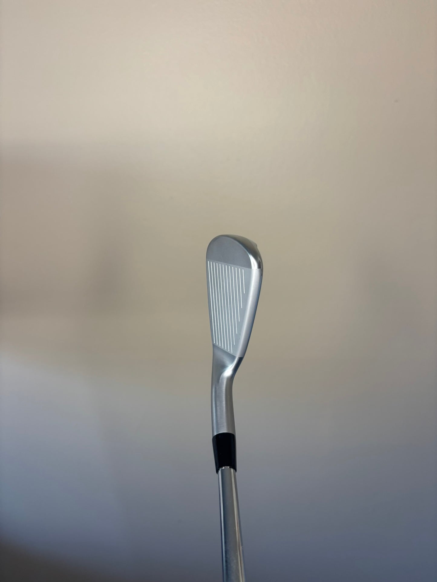 Mizuno JPX 923 Hot Metal Pro 7-Iron DG 105 S300 Stiff Flex 37″ MINT