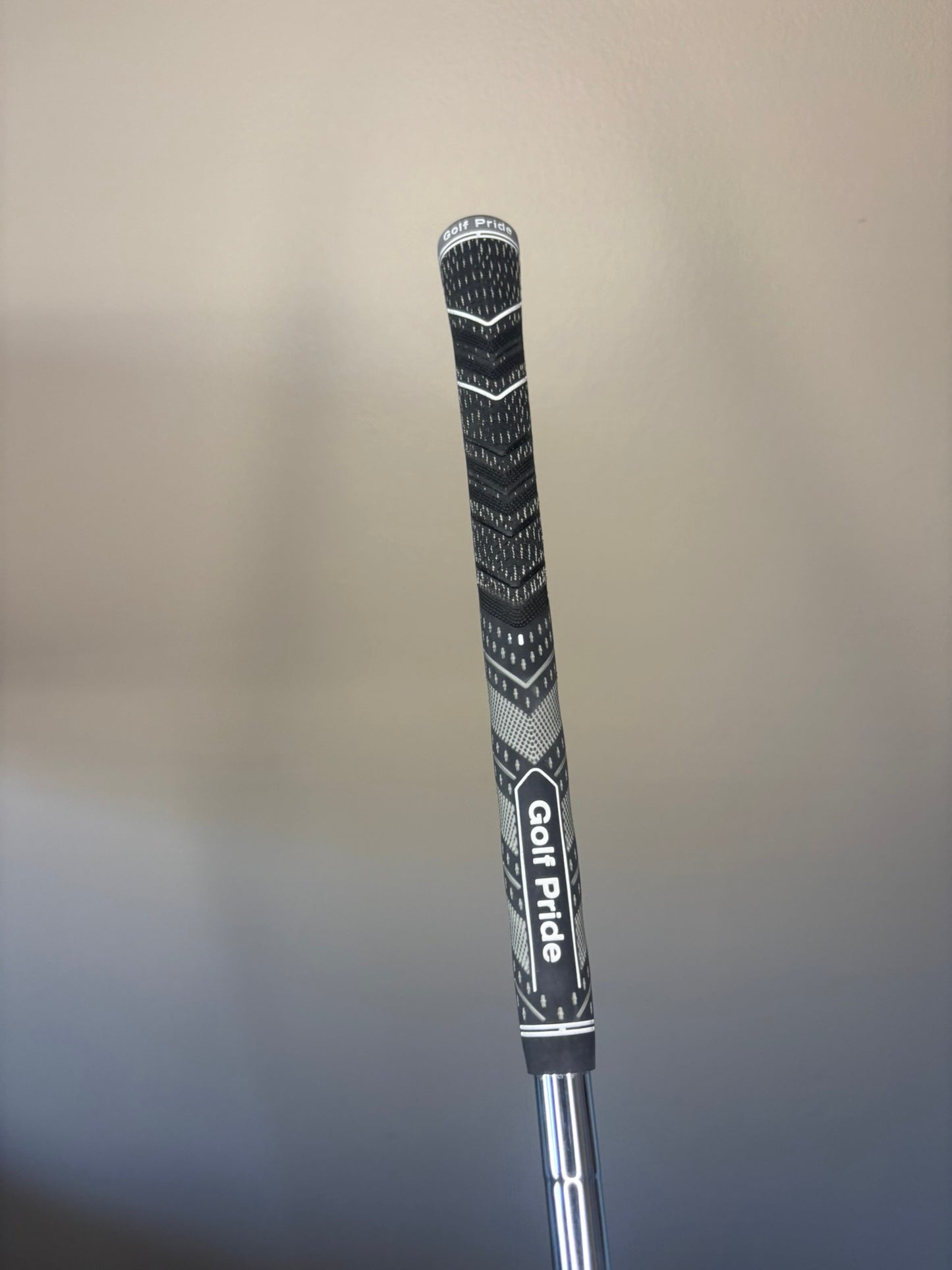 Mizuno JPX 923 Hot Metal Pro 7-Iron DG 105 S300 Stiff Flex 37″ MINT
