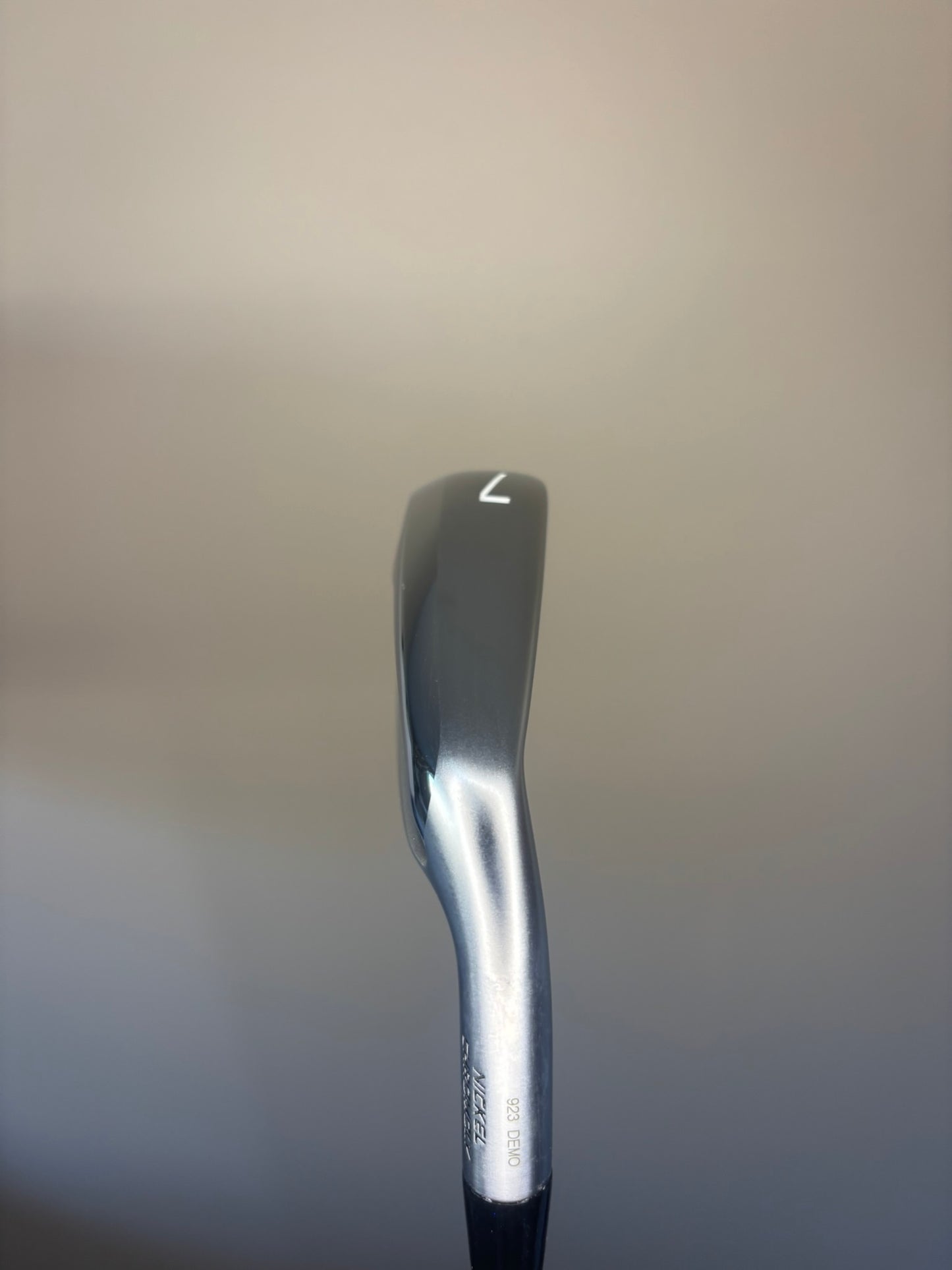 Mizuno JPX 923 Hot Metal 7-Iron DG 95 R300 Regular Flex 37″ MINT