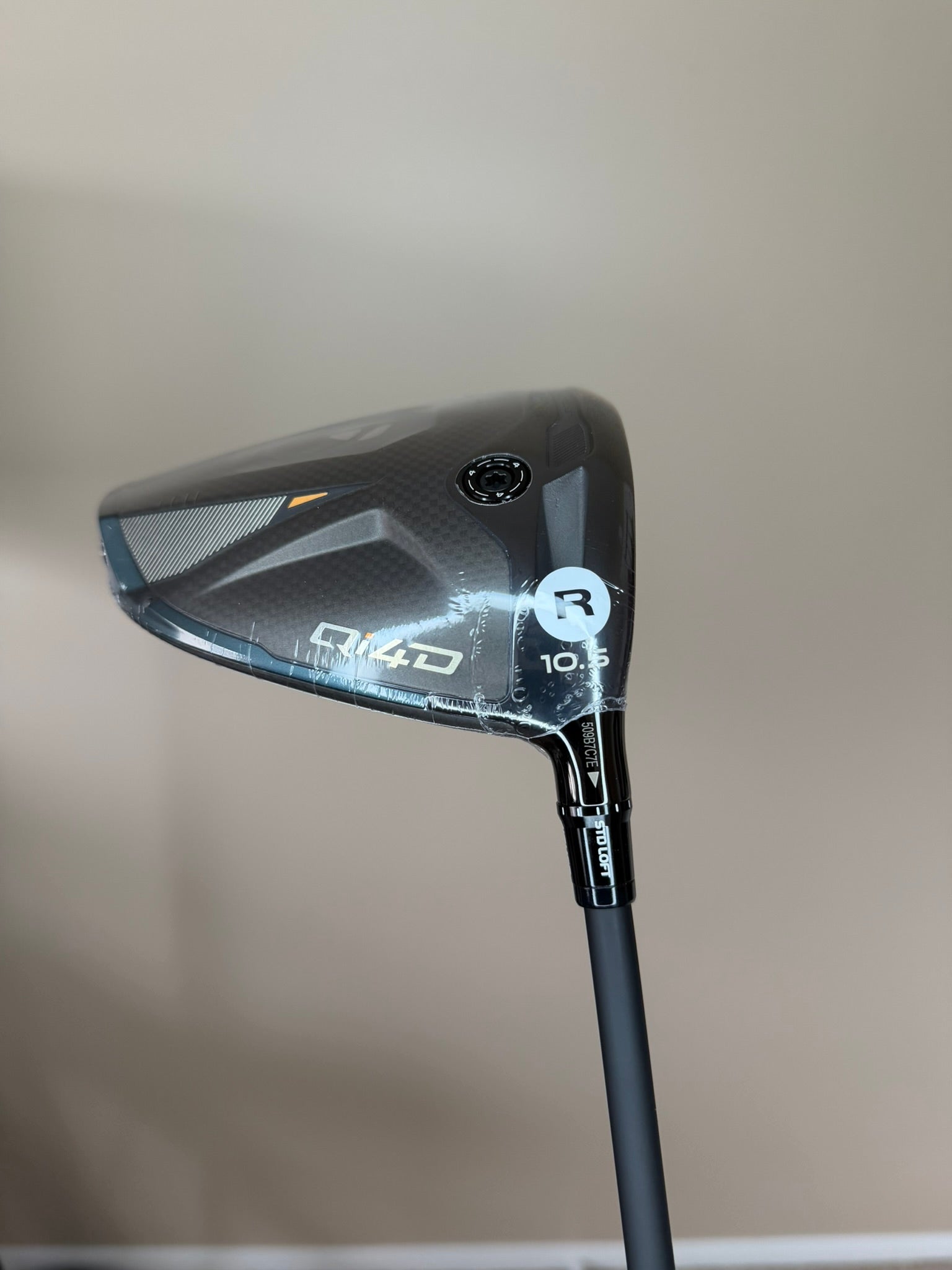 Photo of Taylormade Qi4D Driver 10.5° Regular Flex Reax 50G