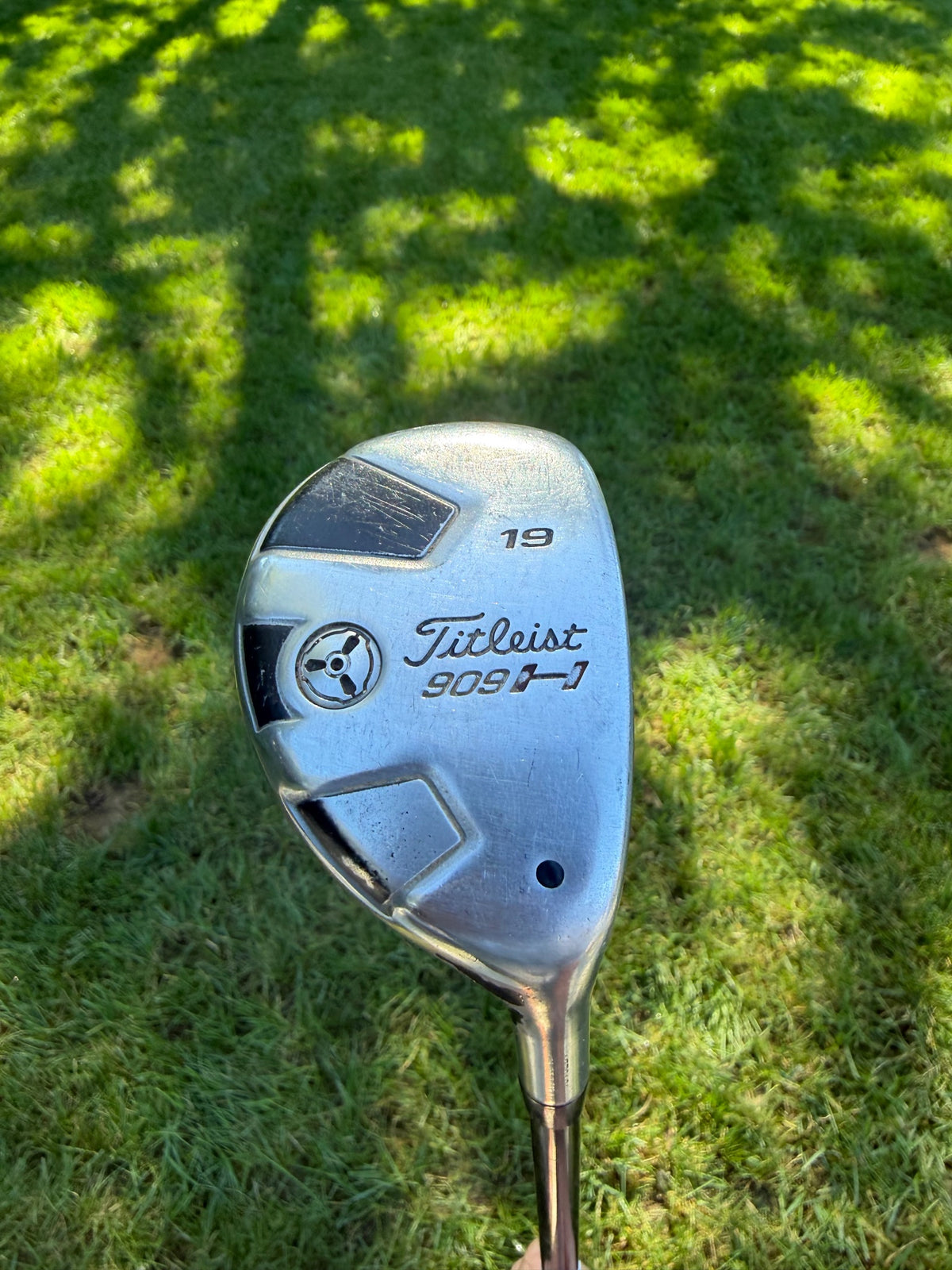 Titleist 909 H 3 Hybrid 19° Aldila VooDoo Stiff Flex 40.5"