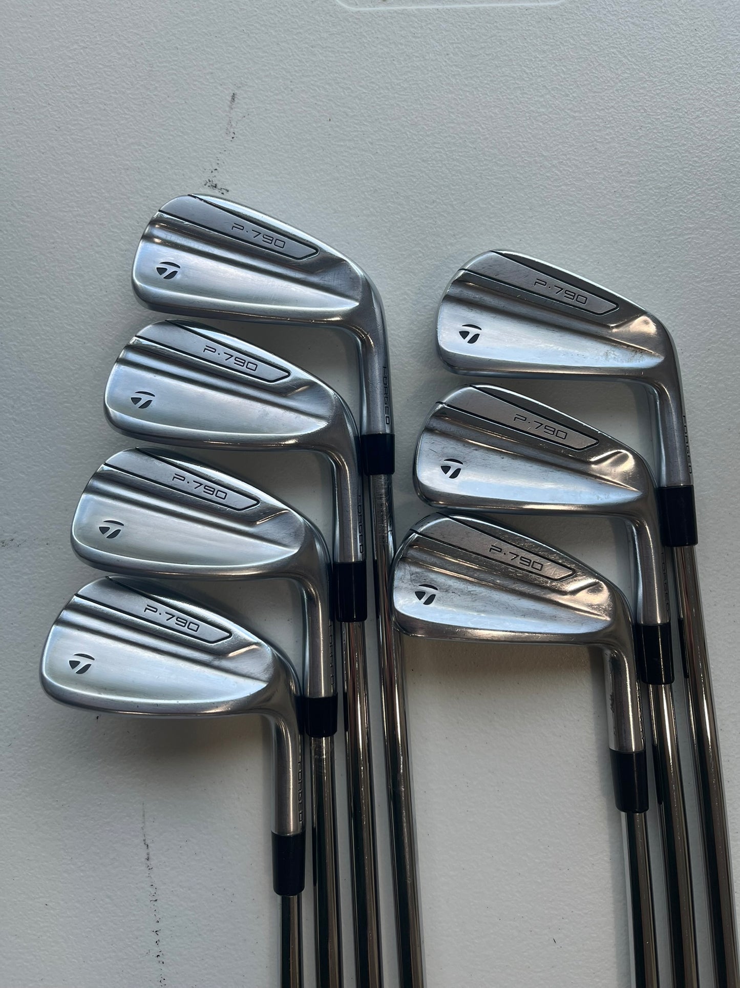 Taylormade P790 2019 Iron Set 4-PW DG 105 S300 Stiff Flex Standard NICE