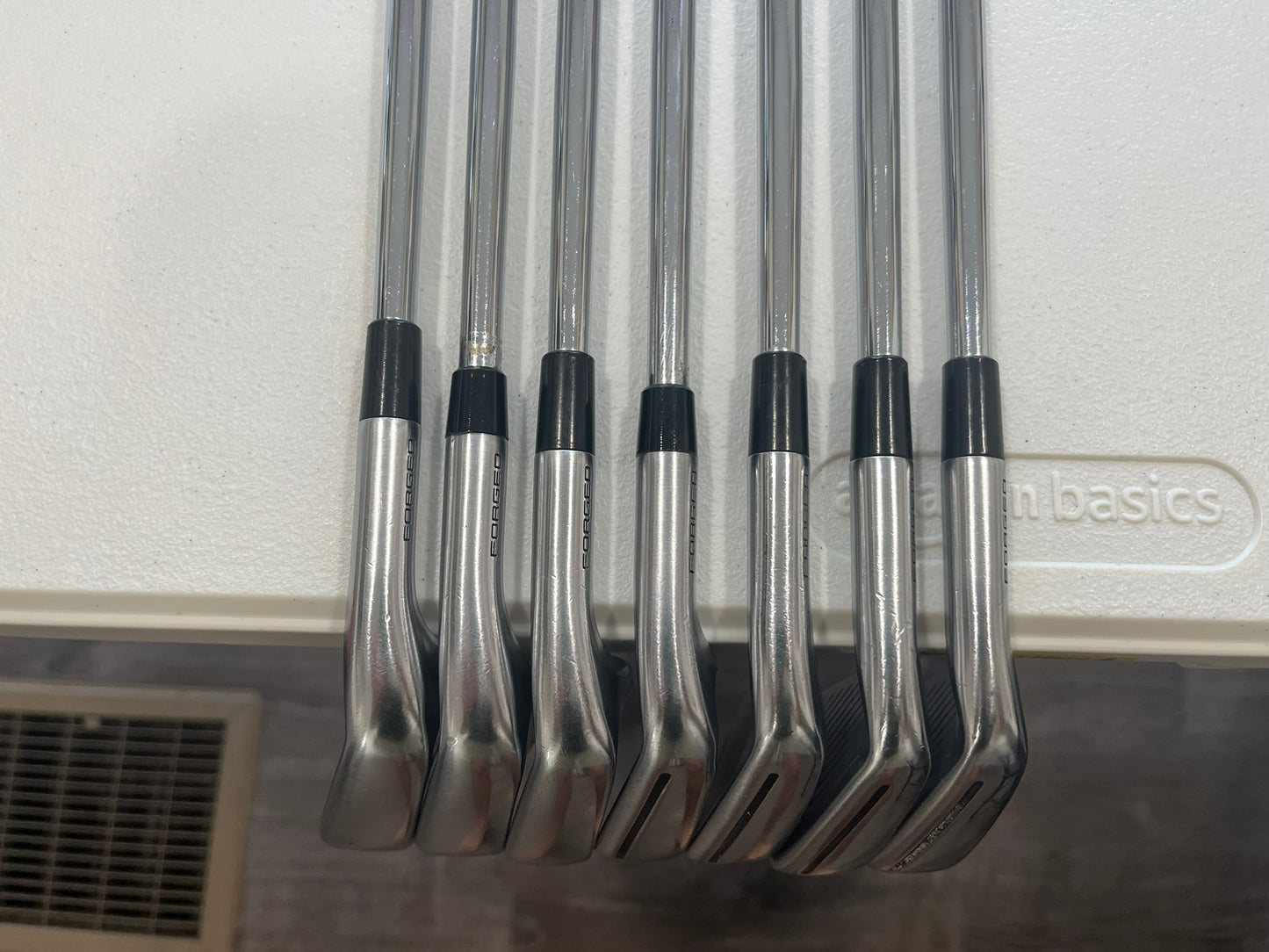 Taylormade P790 2019 Iron Set 4-PW DG 105 S300 Stiff Flex Standard NICE