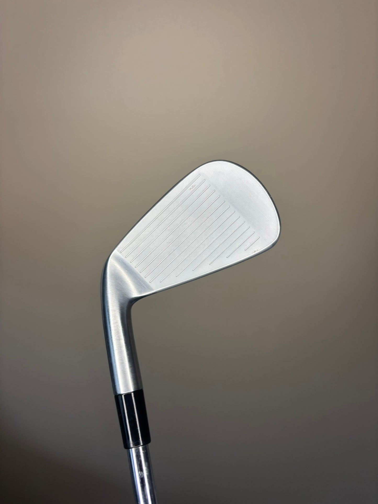 Taylormade 2024 P7CB 4-Iron DG Mid 115 X100 Extra Stiff Flex 39″ MINT