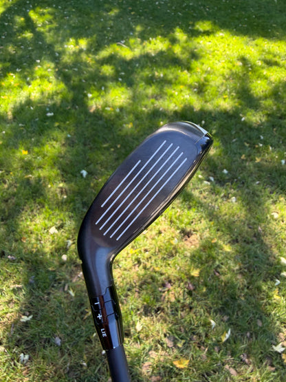 Callaway Quantum Max Fast 6 Hybrid 28° Vanquish R2 Senior Flex 38.75" +HC MINT — photo 3