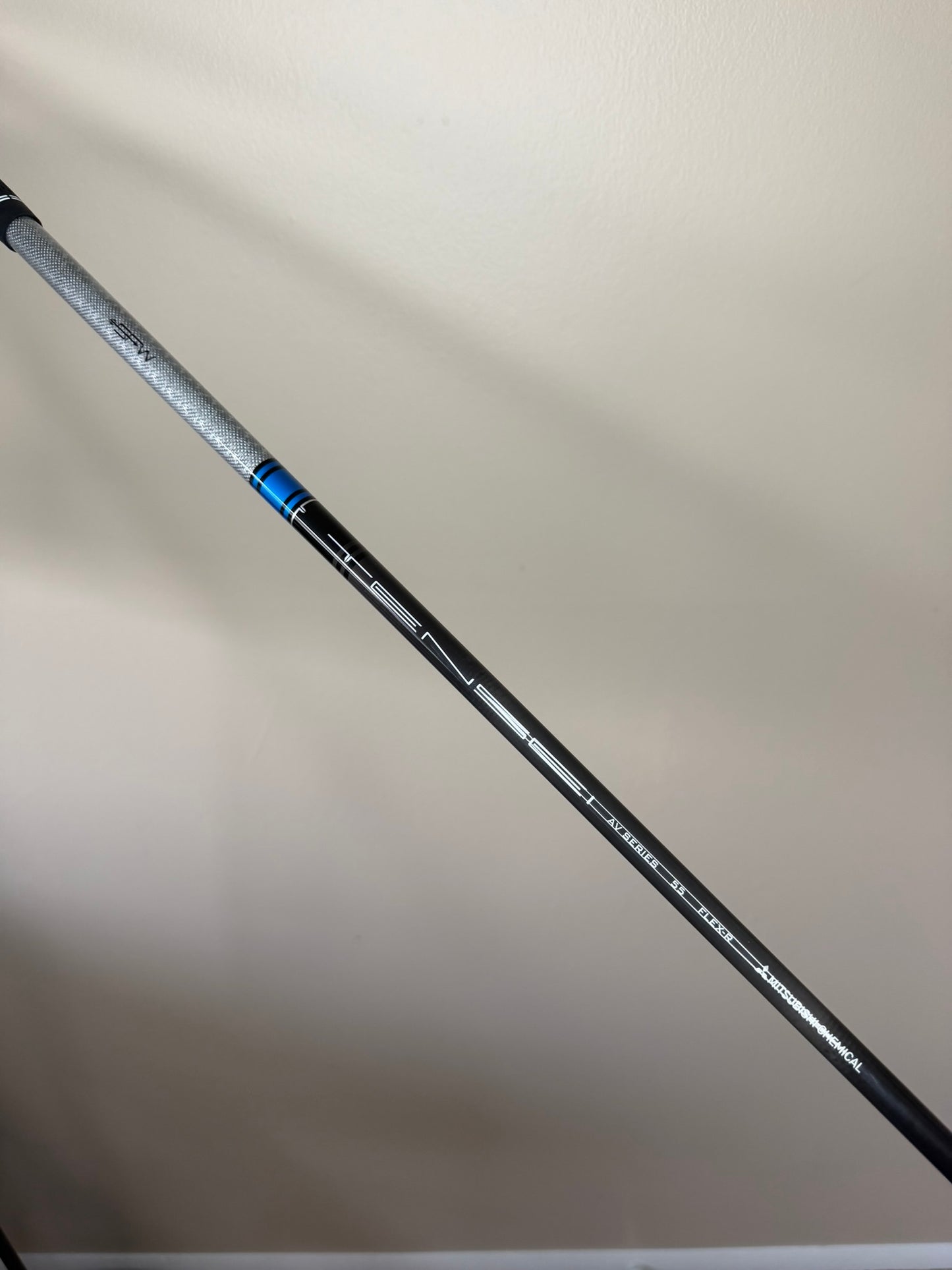 Titleist GT2 Driver 9° Tensei AV Blue Regular Flex 45.5″  NEAR MINT