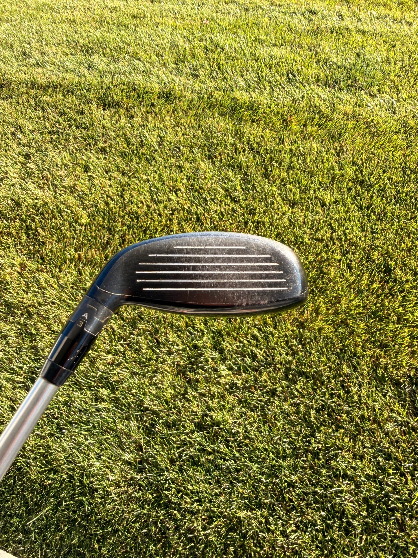 Titleist 915 H 2 Hybrid 18° Diamana 70g Stiff Flex 40.25" NICE