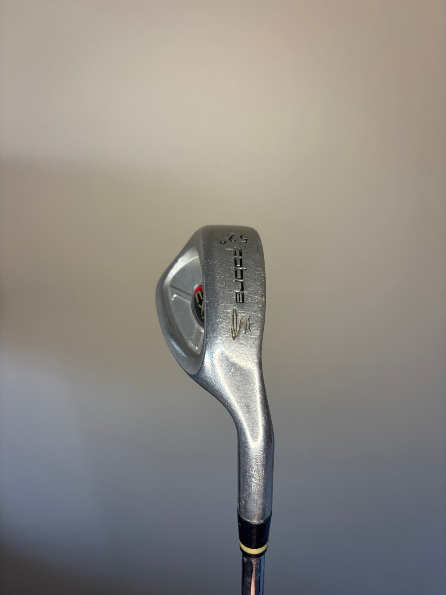Cobra CXI Gap Wedge 52° Dynalite Regular Flex 36″