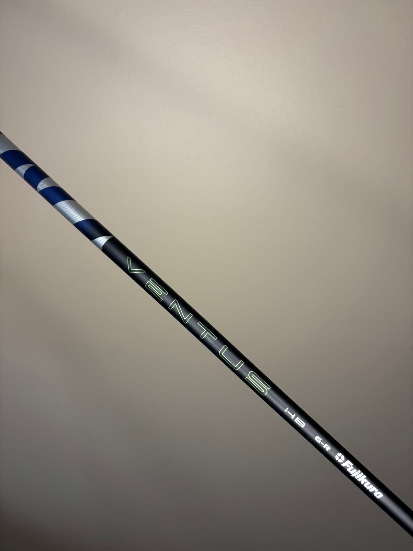 Taylormade Qi35 Rescue 4 Hybrid 22° Ventus Blue HB 6R Regular Flex 40″ MINT