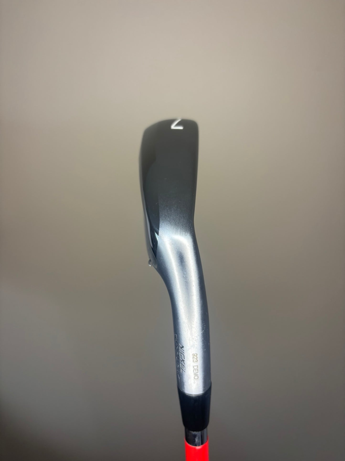 Mizuno JPX 923 Hot Metal 7-Iron DG 95 R300 Regular Flex 37.25″ MINT