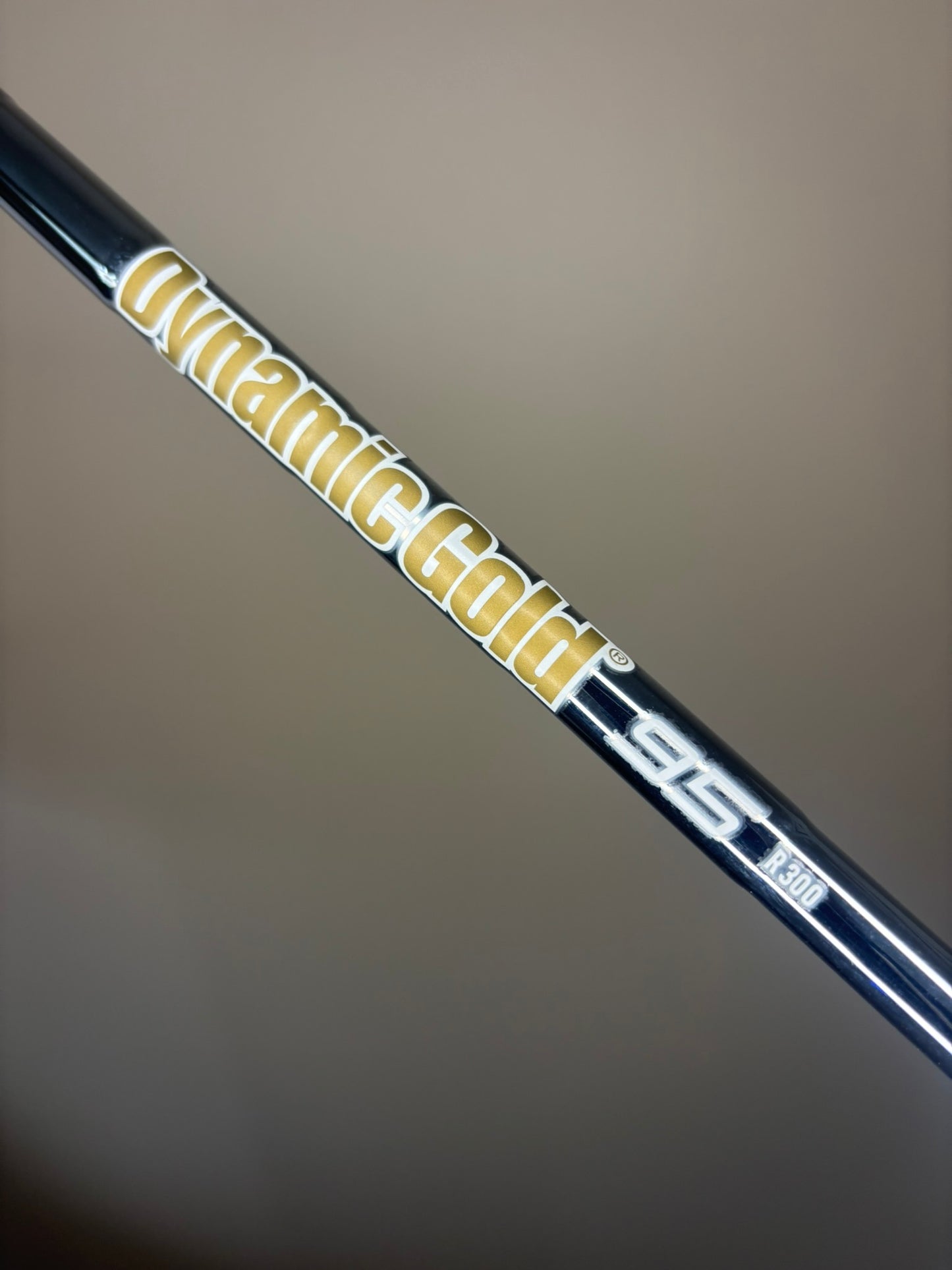 Mizuno JPX 923 Hot Metal 7-Iron DG 95 R300 Regular Flex 37.25″ MINT