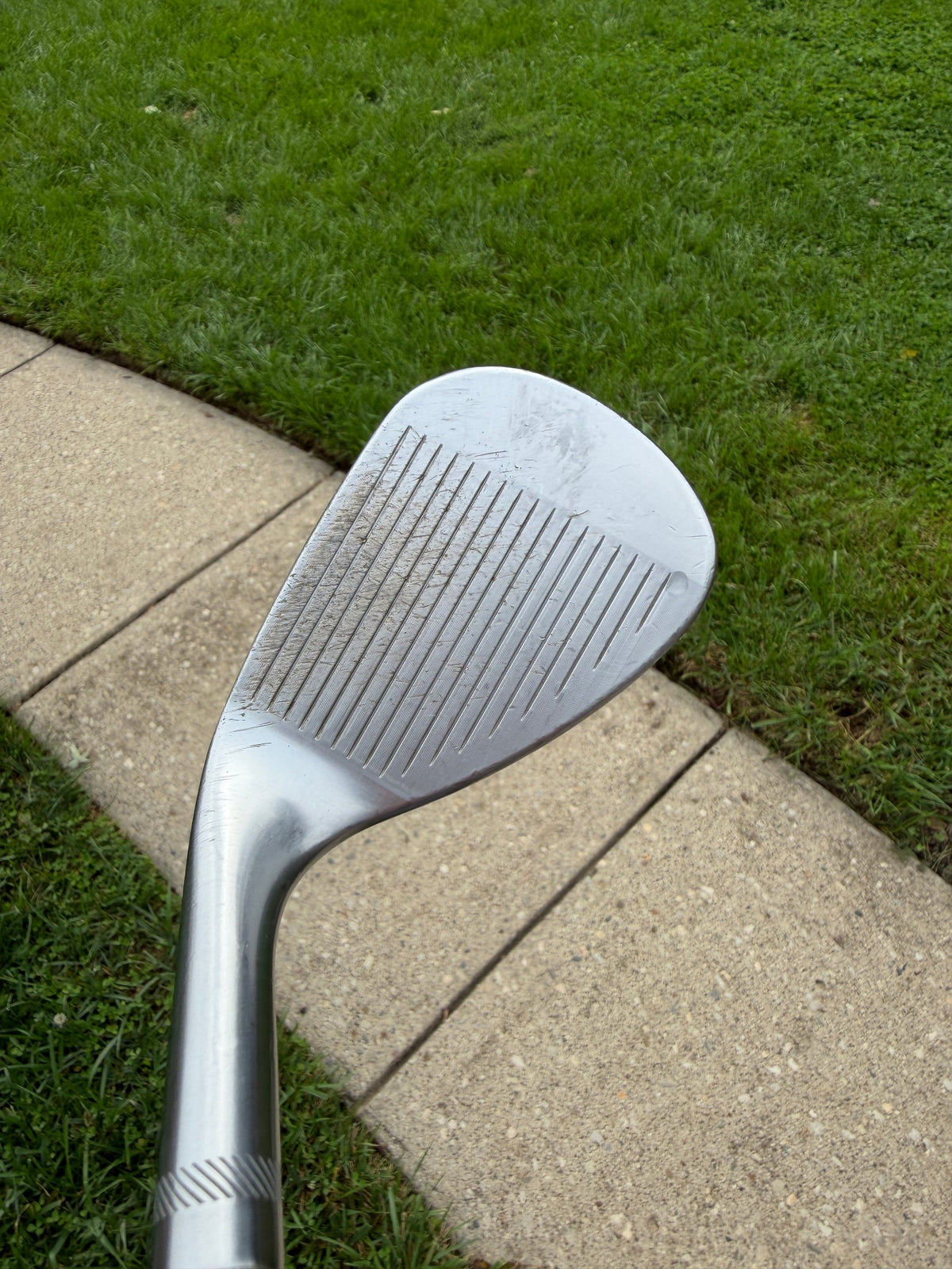 Titleist Vokey SM10 Chrome Sand Wedge 54°/10 Dynamic Gold S200 Stiff Flex 35.5" — photo 2