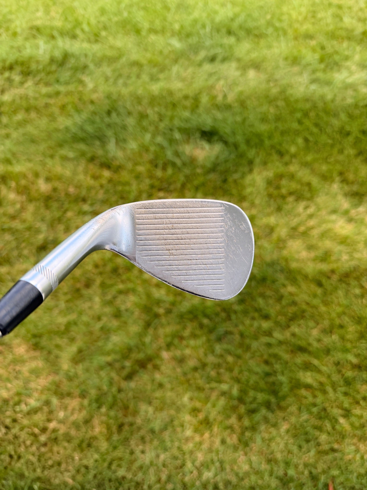 Titleist Vokey SM10 Tour Chrome Sand Wedge 56° / 14 Stock Wedge Flex 35.5" — photo 2