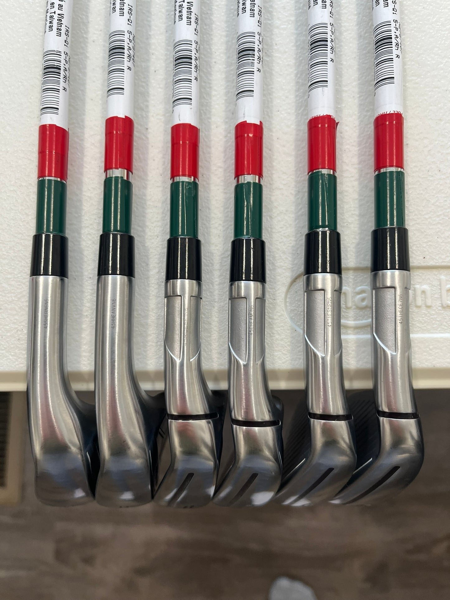 Photo of Taylormade Qi Iron Set Regular Flex Kbs Max Mt 85