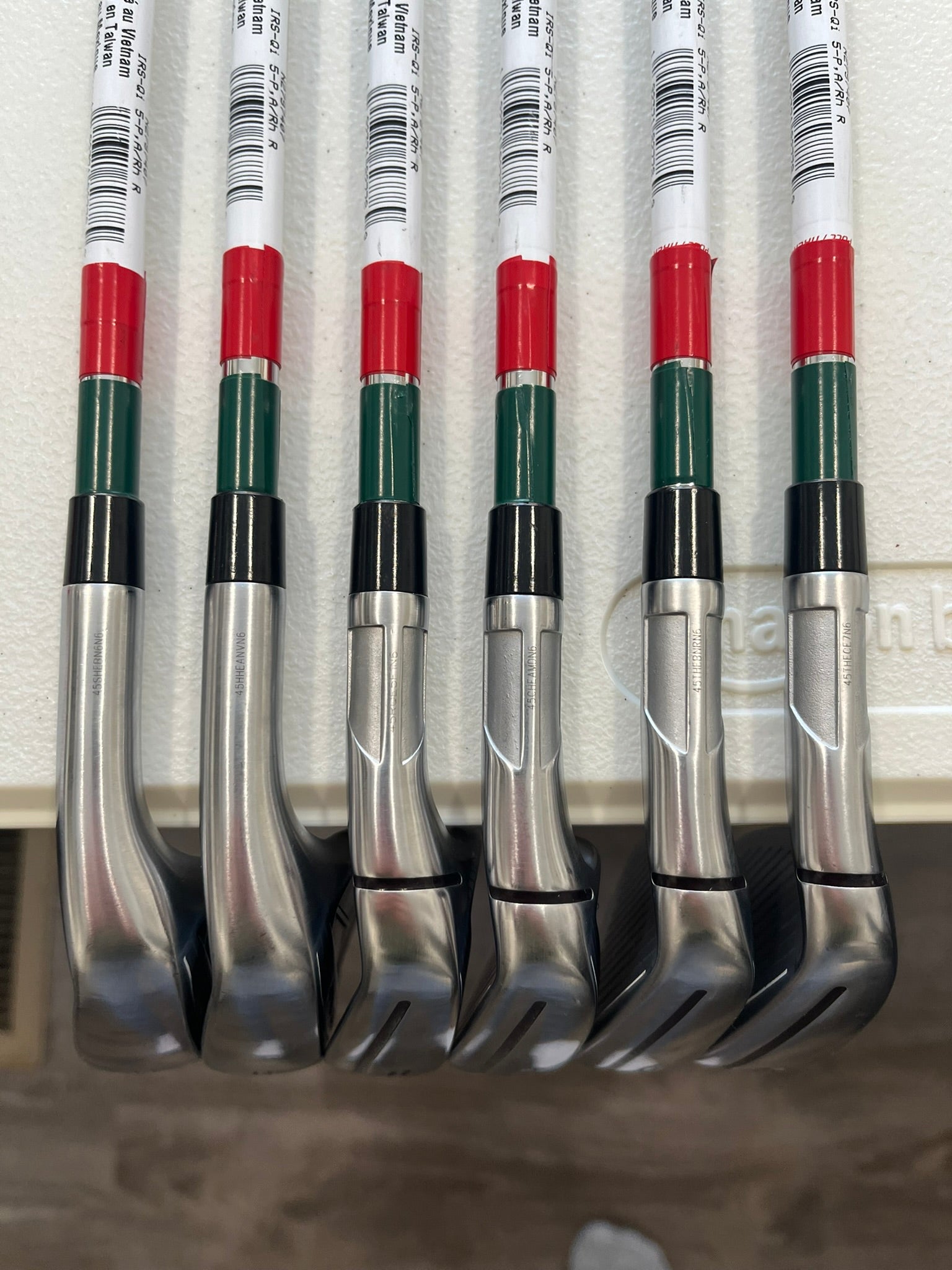 Photo of Taylormade Qi Iron Set Regular Flex Kbs Max Mt 85