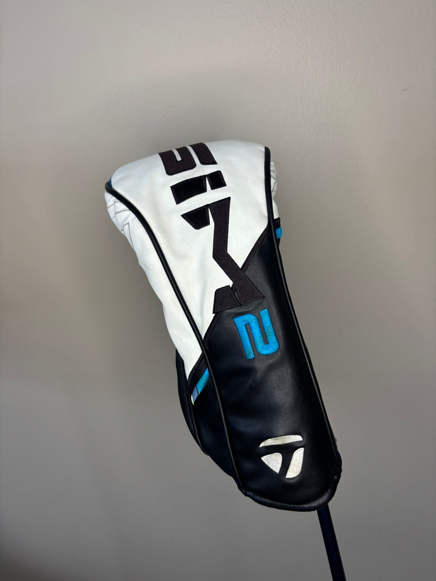 Taylormade SIM2 Driver 9° Ventus Blue 5S Stiff Flex 45.25″ +HC NICE