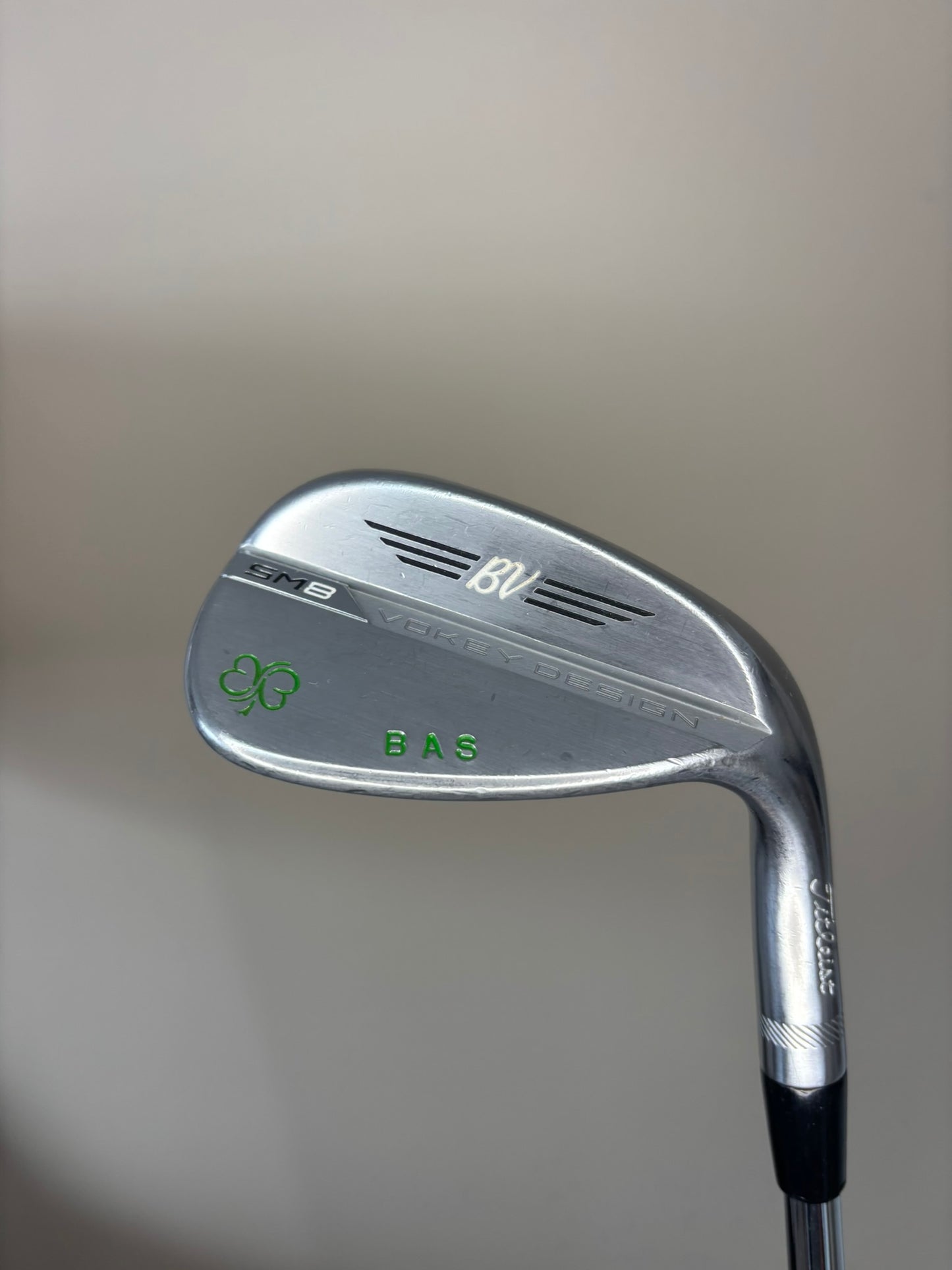 Titleist Vokey SM8 Tour Chrome Sand Wedge 54° / 14F Wedge Flex 35.25″ NICE