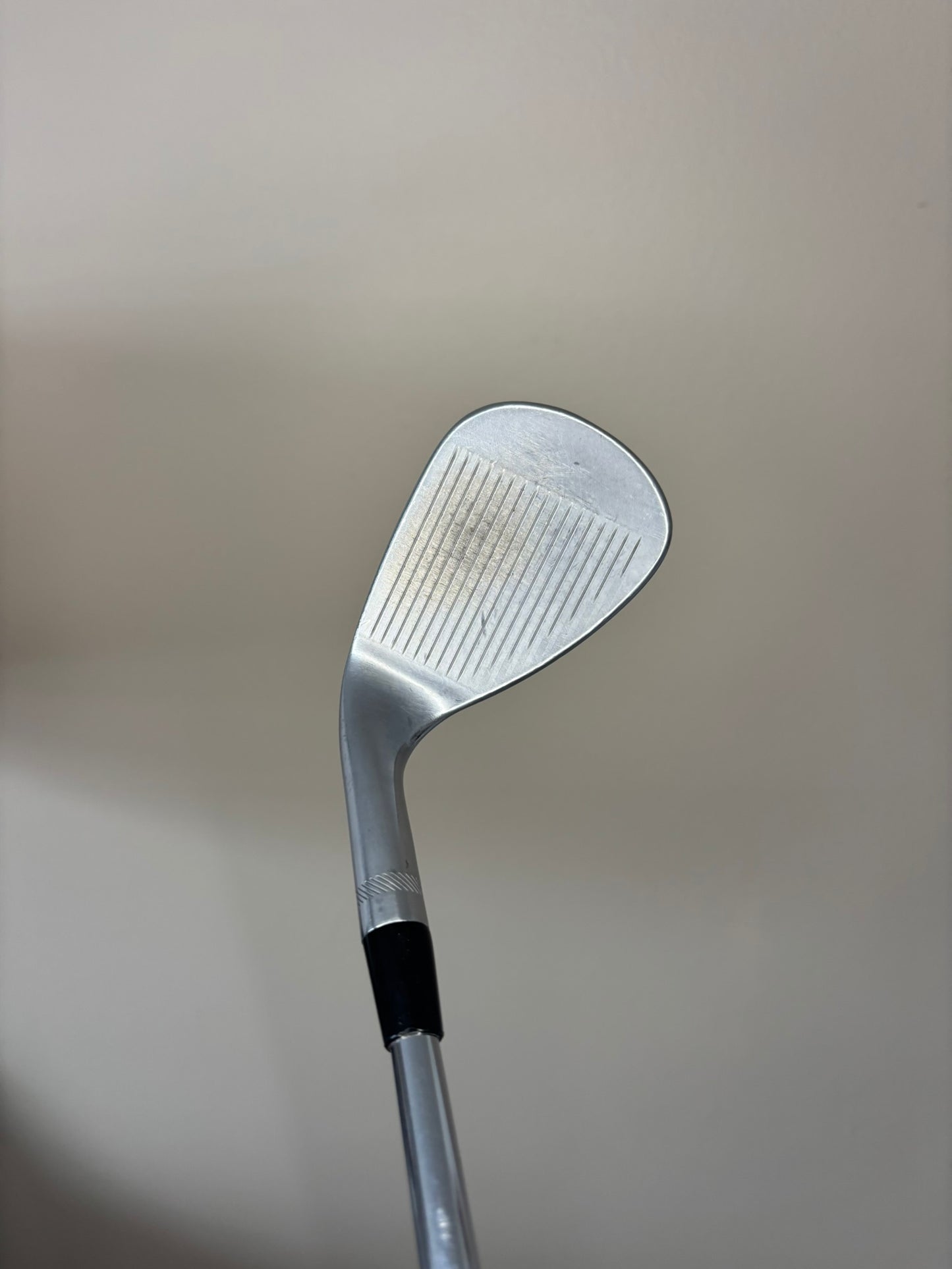 Titleist Vokey SM8 Tour Chrome Sand Wedge 54° / 14F Wedge Flex 35.25″ NICE