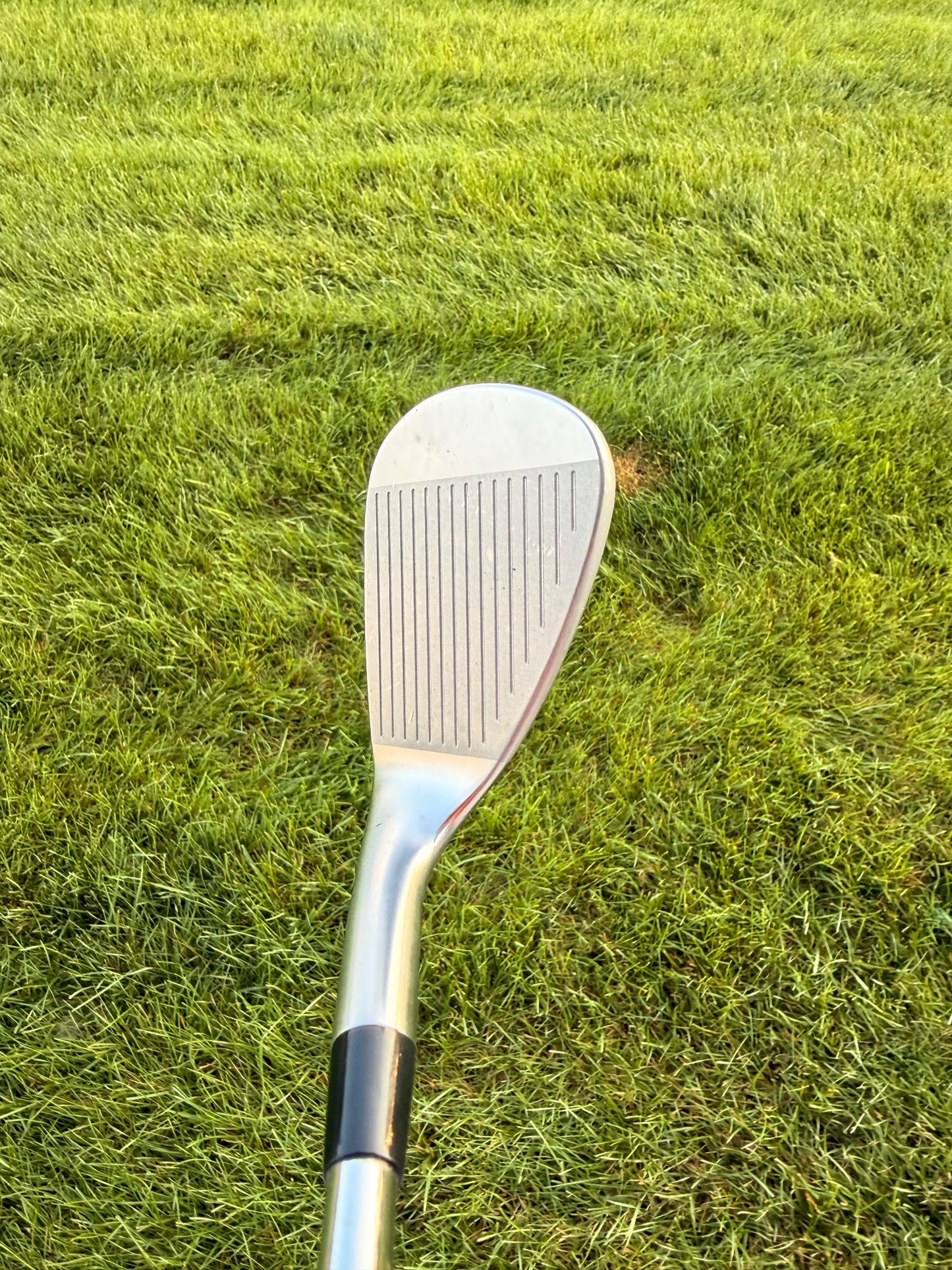 Mizuno JPX 923 Hot Metal Gap Wedge Dynamic Gold Regular Flex 35.5" MINT — photo 3