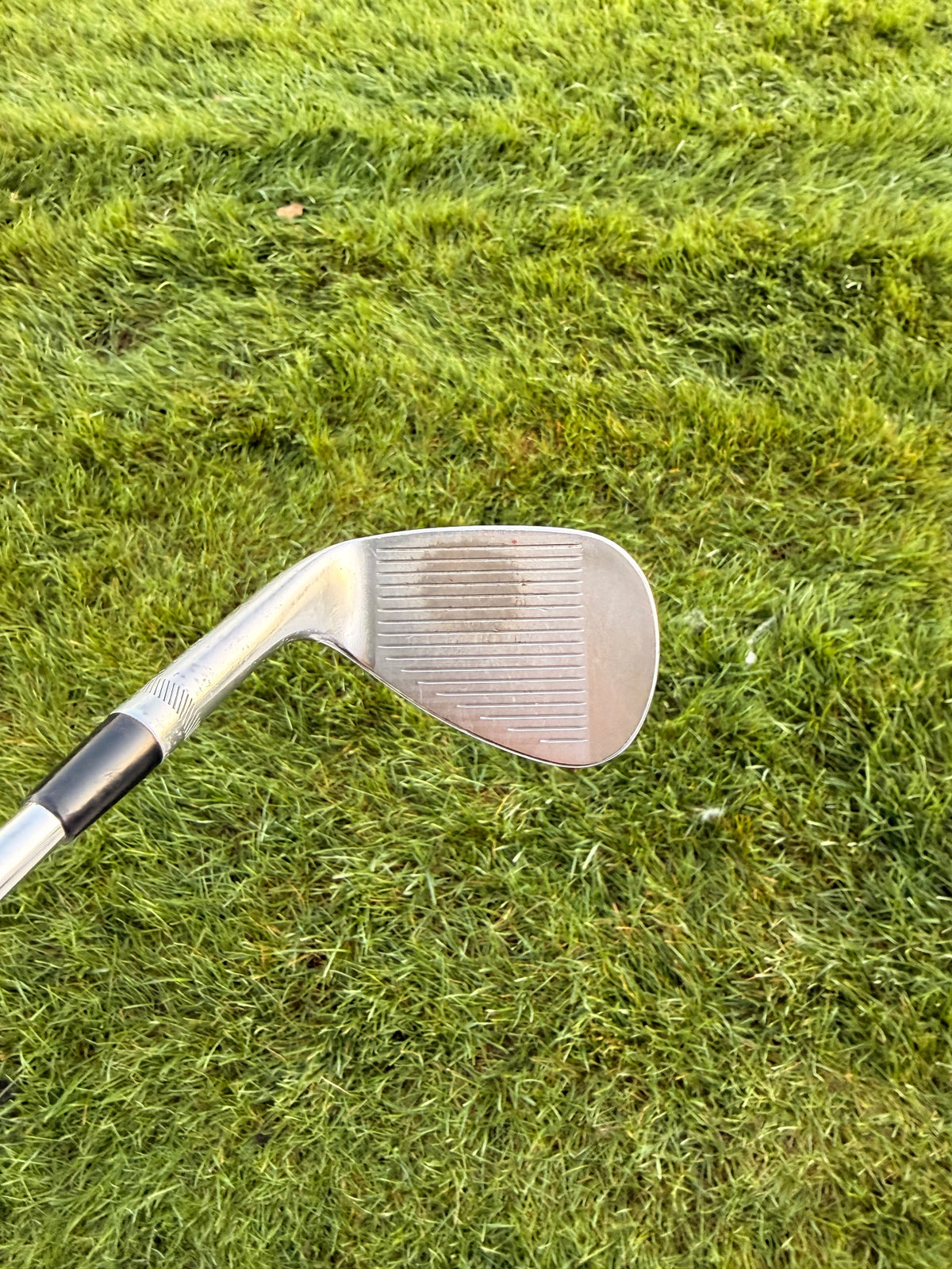 Titleist Vokey SM6 Tour Chrome Sand Wedge 54° / 10 Stock Wedge Flex 35.5" — photo 2