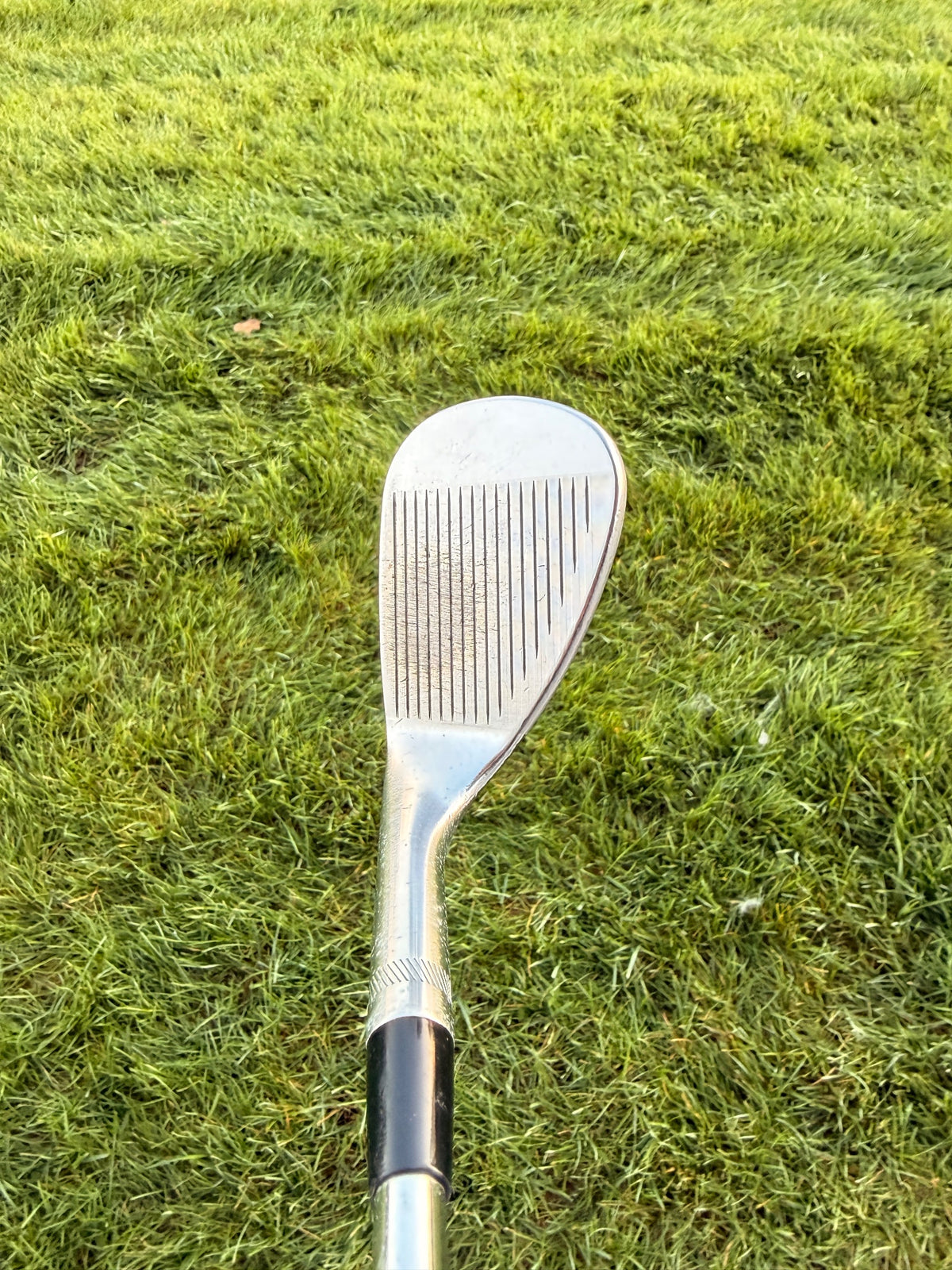 Titleist Vokey SM6 Tour Chrome Sand Wedge 54° / 10 Stock Wedge Flex 35.5" — photo 3