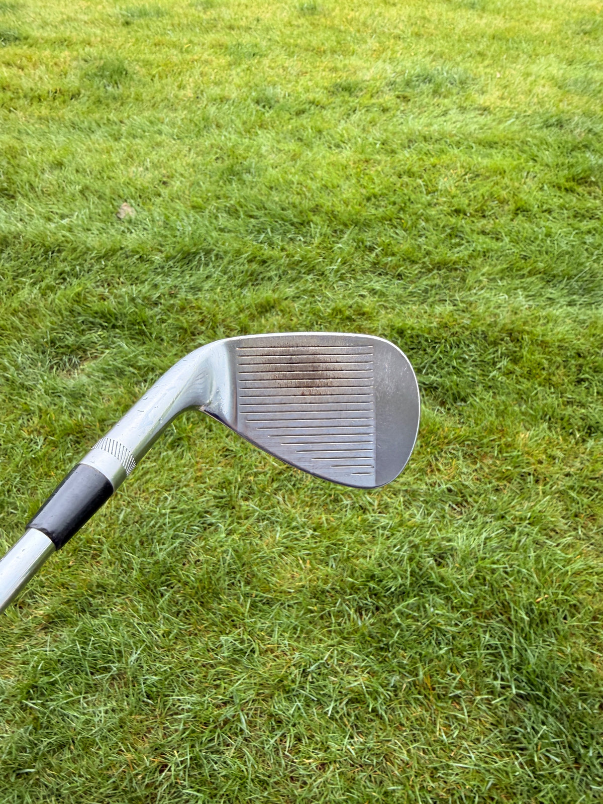 Titleist Vokey SM6 Tour Chrome Gap Wedge 52° / 8 Stock Wedge Flex 35.5" — photo 2