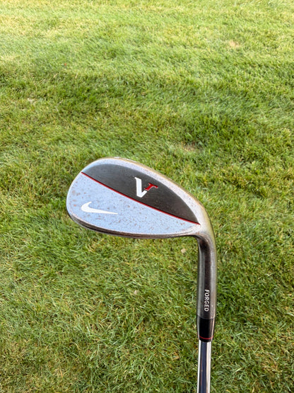 Nike Victory Red Forged Black Gap Wedge 52° / 10 Dynamic Gold Stiff Flex 36"