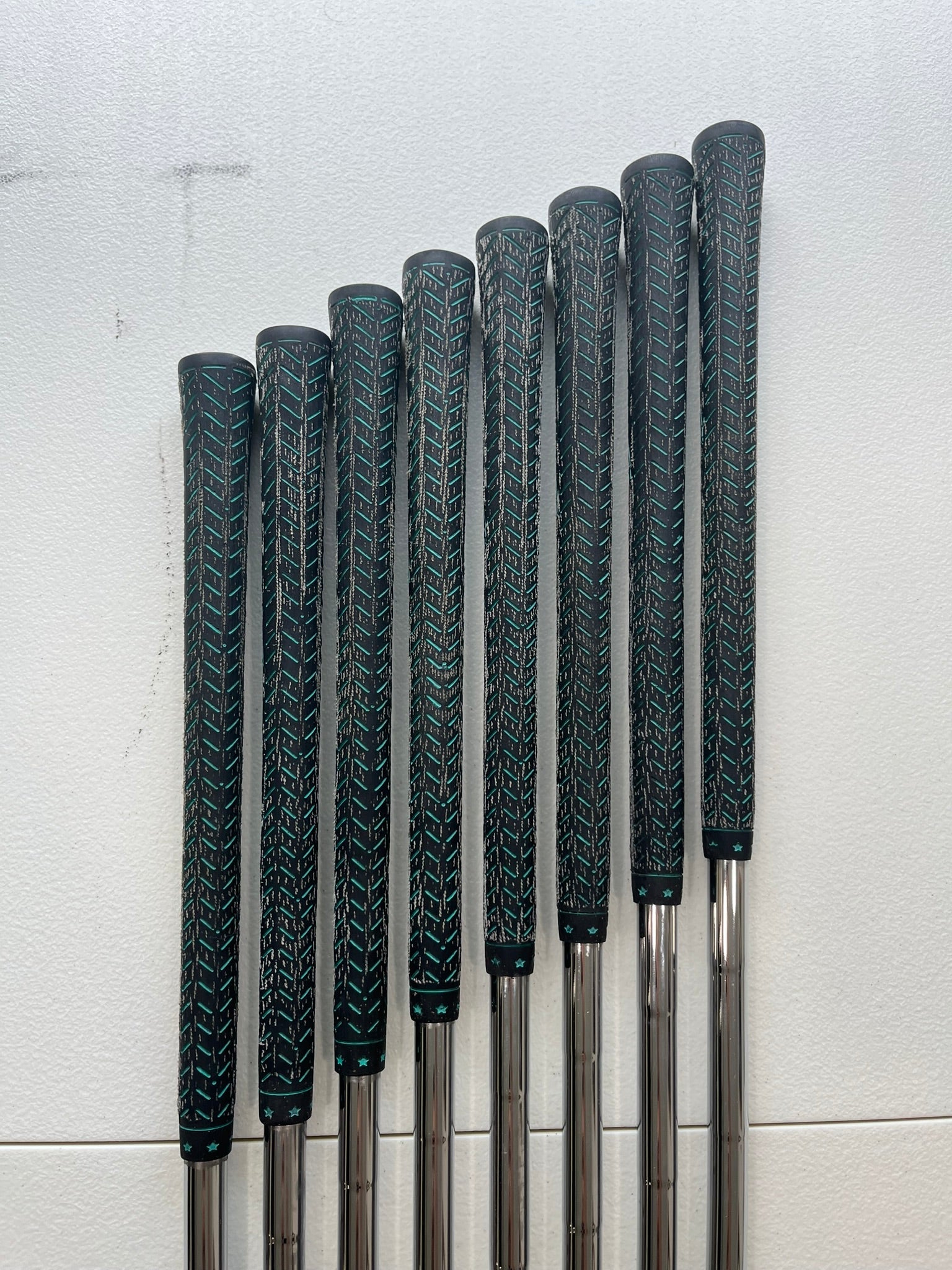 Photo of Double Diamond Oversize Iron Set Regular Flex True Temper