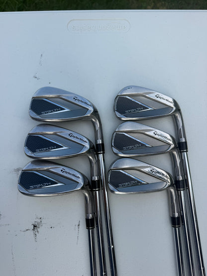 TaylorMade Stealth Iron Set 5-PW Dynamic Gold S300 Stiff Flex NICE