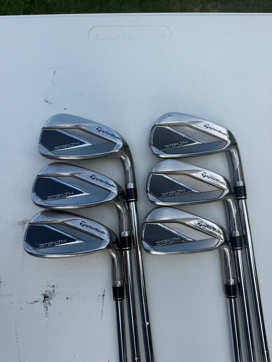 TaylorMade Stealth Iron Set 5-PW Dynamic Gold S300 Stiff Flex NICE