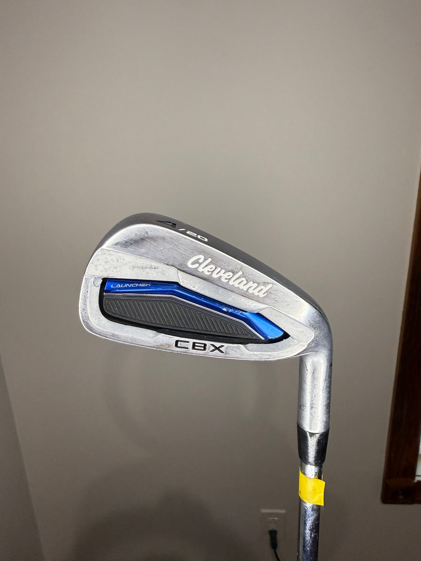 Cleveland CBX 4-Iron 20° Dynamic Gold DST 98 Regular Flex 39″ NICE