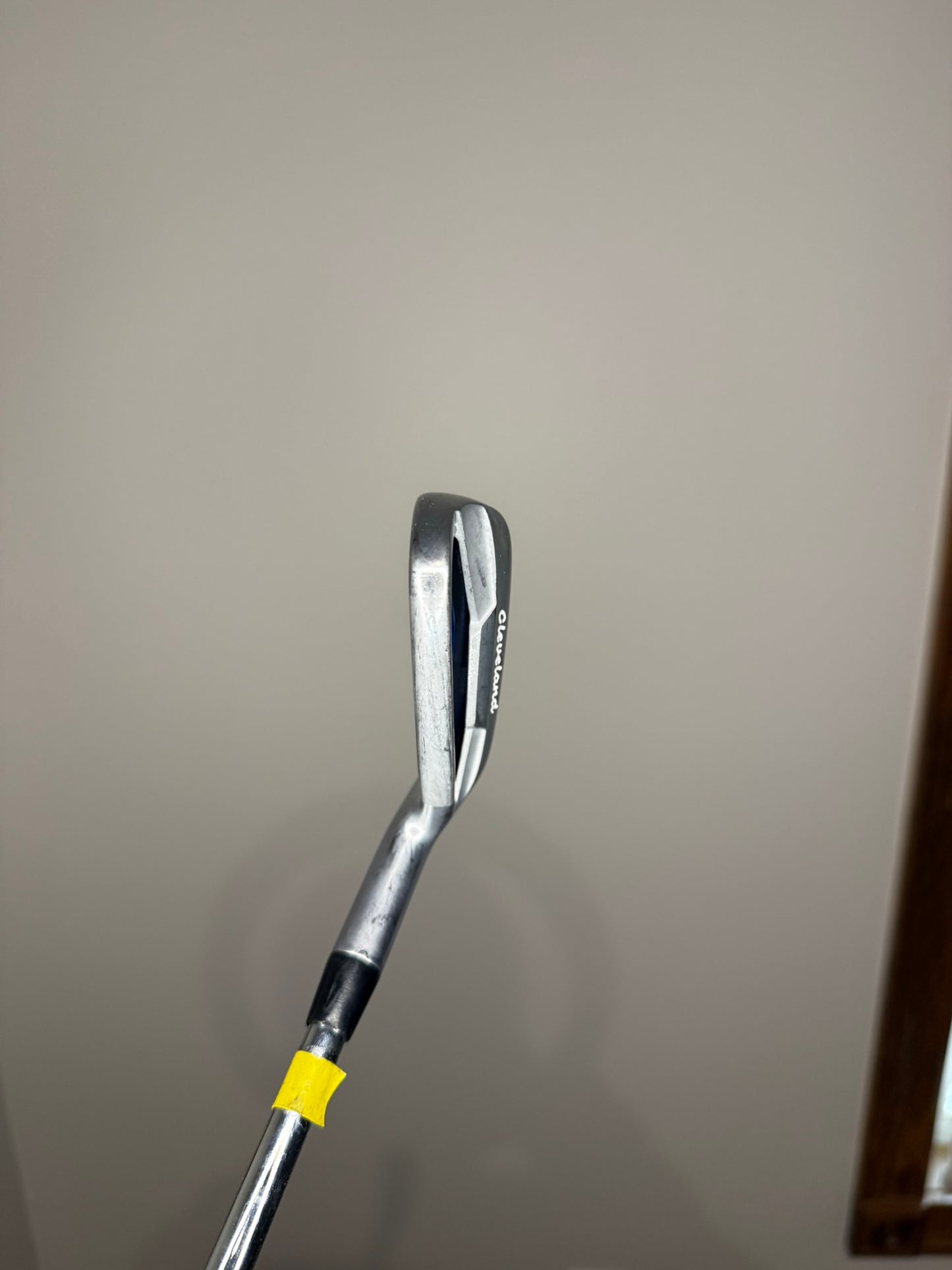 Cleveland CBX 4-Iron 20° Dynamic Gold DST 98 Regular Flex 39″ NICE