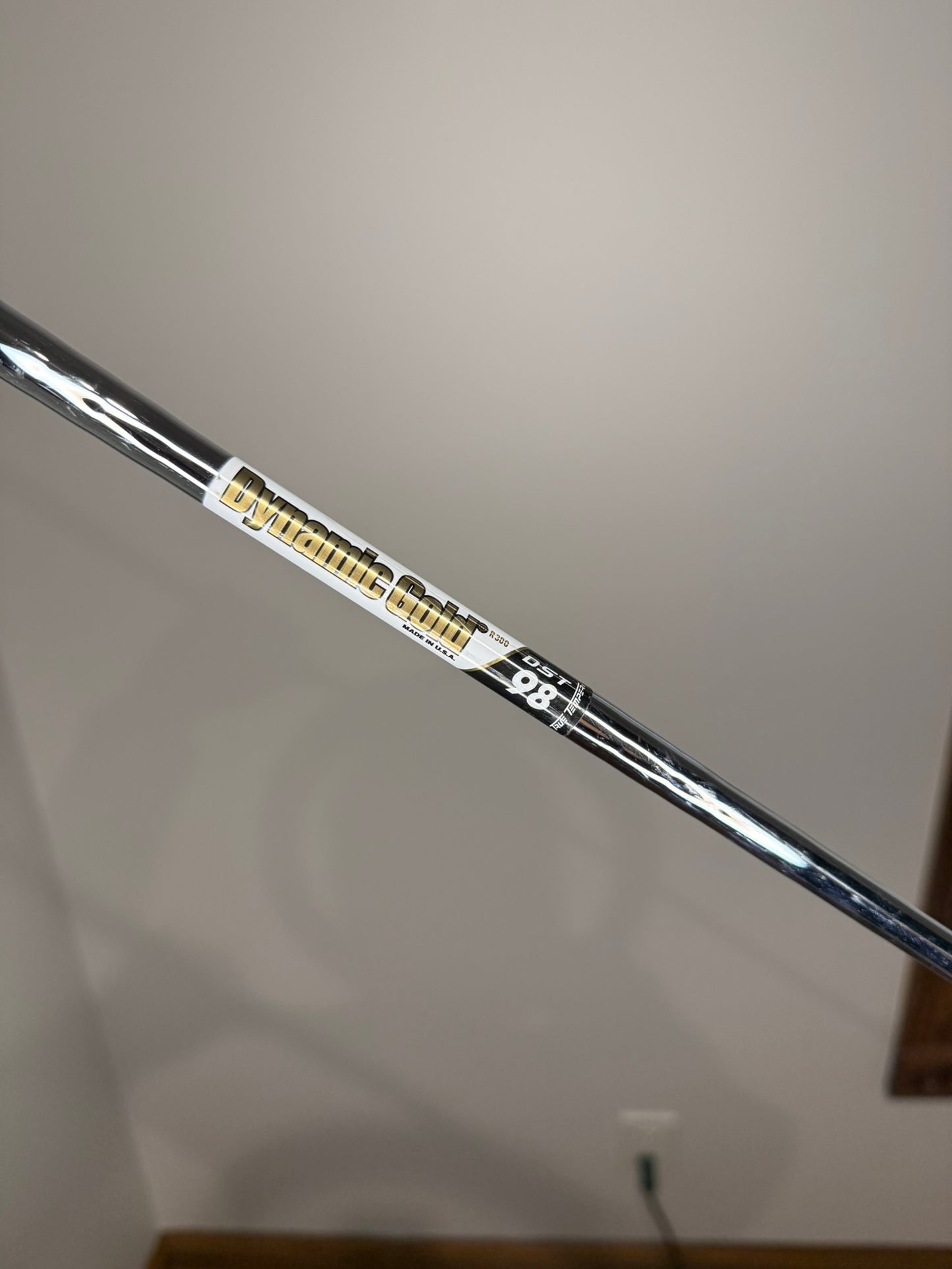 Cleveland CBX 4-Iron 20° Dynamic Gold DST 98 Regular Flex 39″ NICE