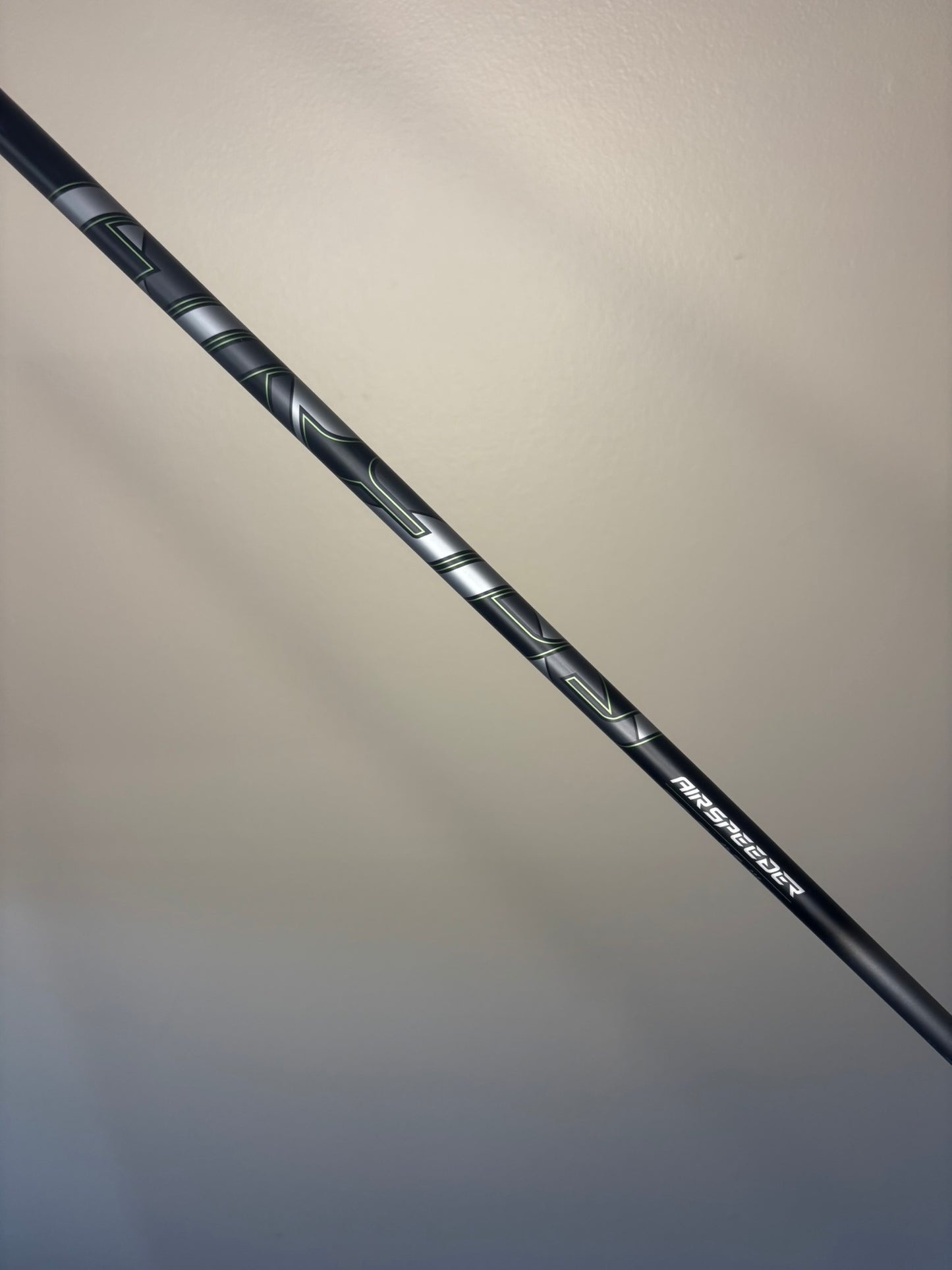 Taylormade Qi35 Max Designer Black Driver 10.5° Fujikura Regular Flex 45.5″ MINT