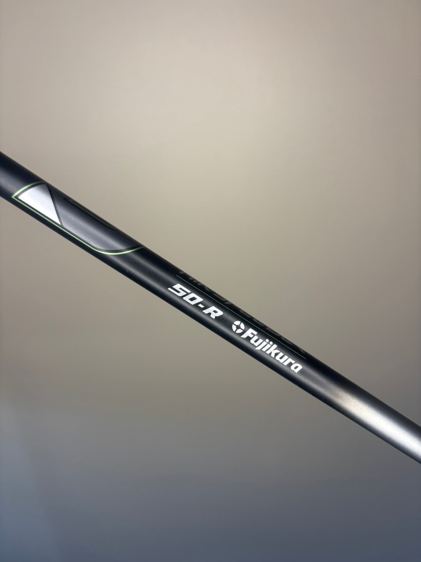 Taylormade Qi35 Max Designer Black Driver 10.5° Fujikura Regular Flex 45.5″ MINT