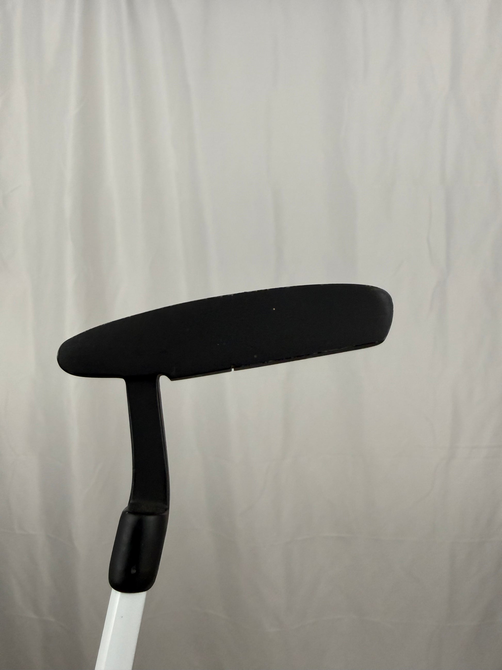 Photo of AIM Putter White