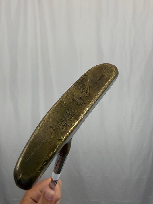 Photo of Acushnet Bullseye La Femme Putter