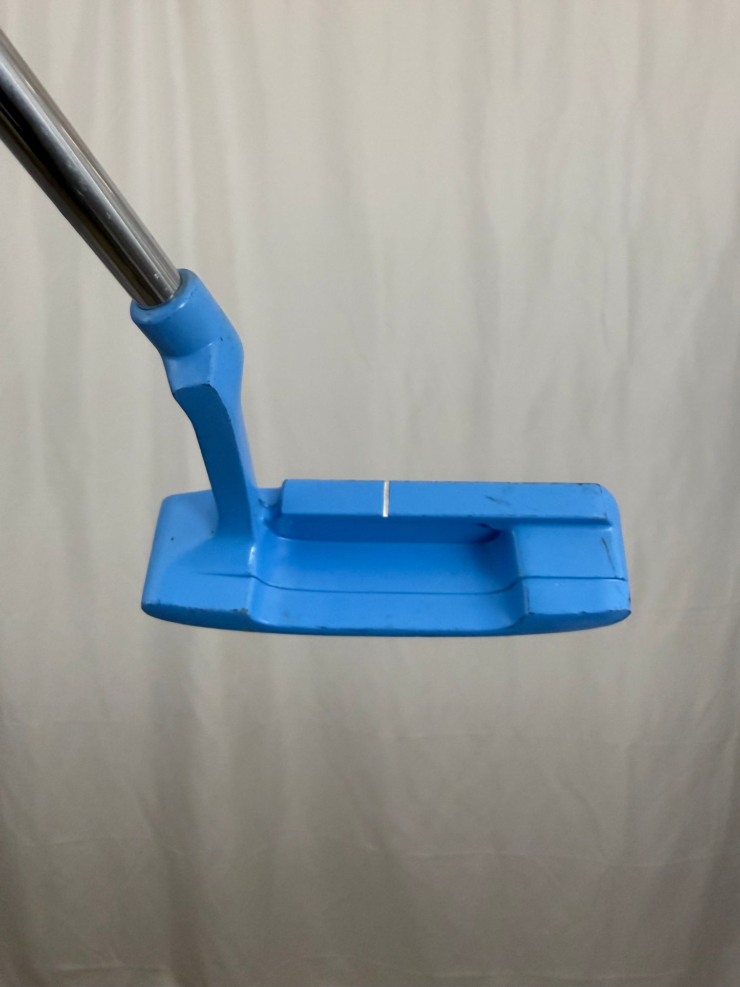 Photo of Wilson Light Blue Blade Putter