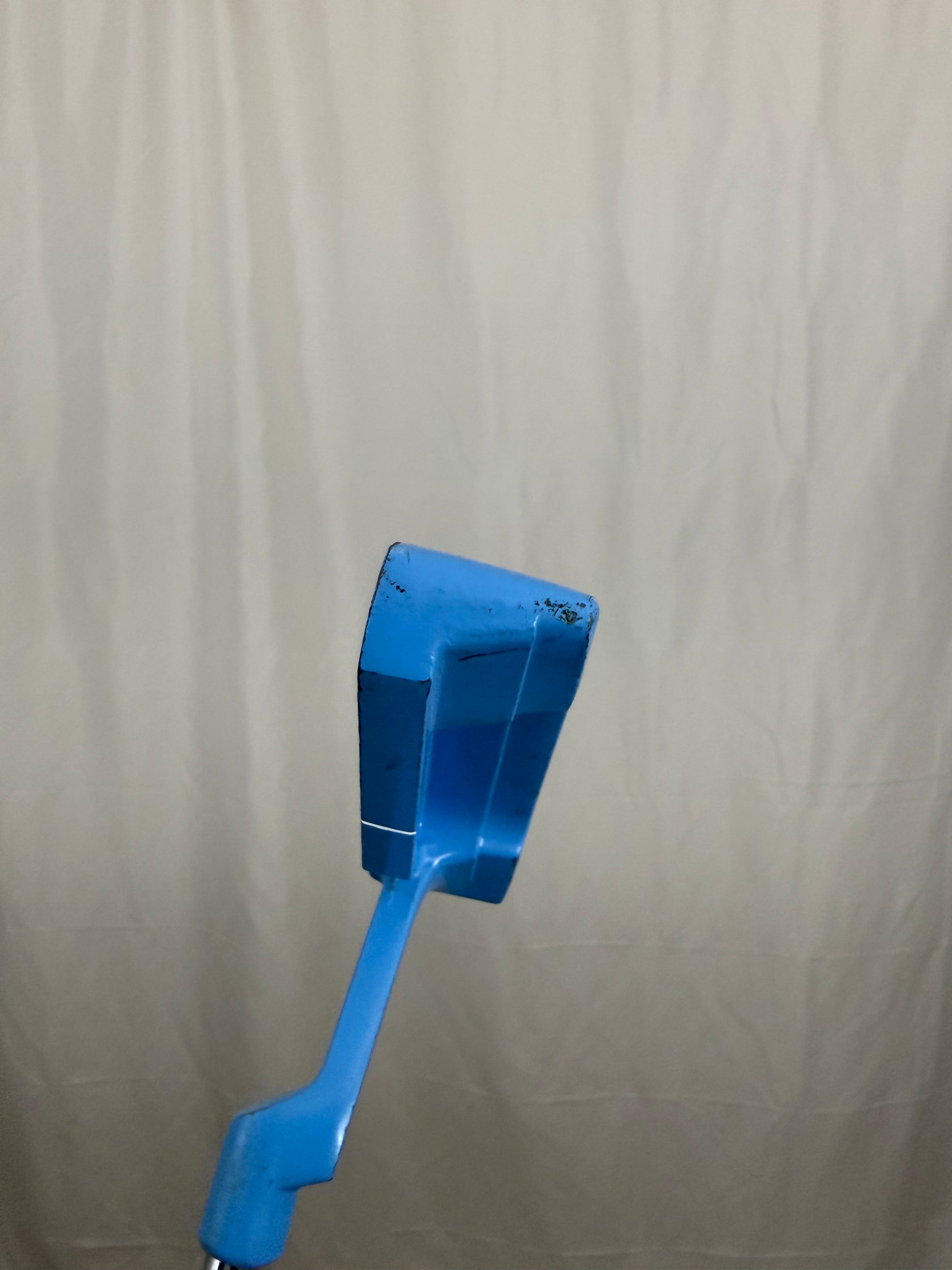 Photo of Wilson Light Blue Blade Putter