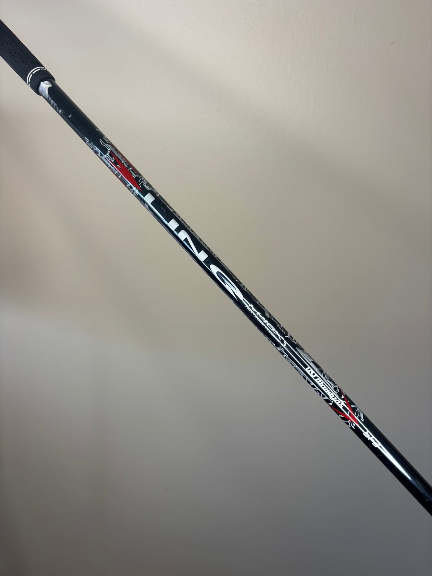 Photo of UST Mamiya Lin-Q M40X Red 5F3 Regular 50 Grams Driver Shaft
