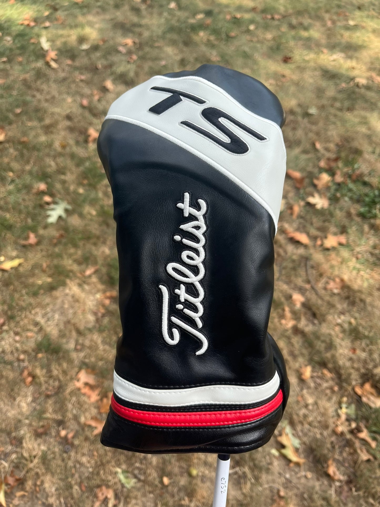 Titleist 915 D2 Driver 9.5° Speeder Tour Spec Stiff Flex 44.75″ +HC NICE